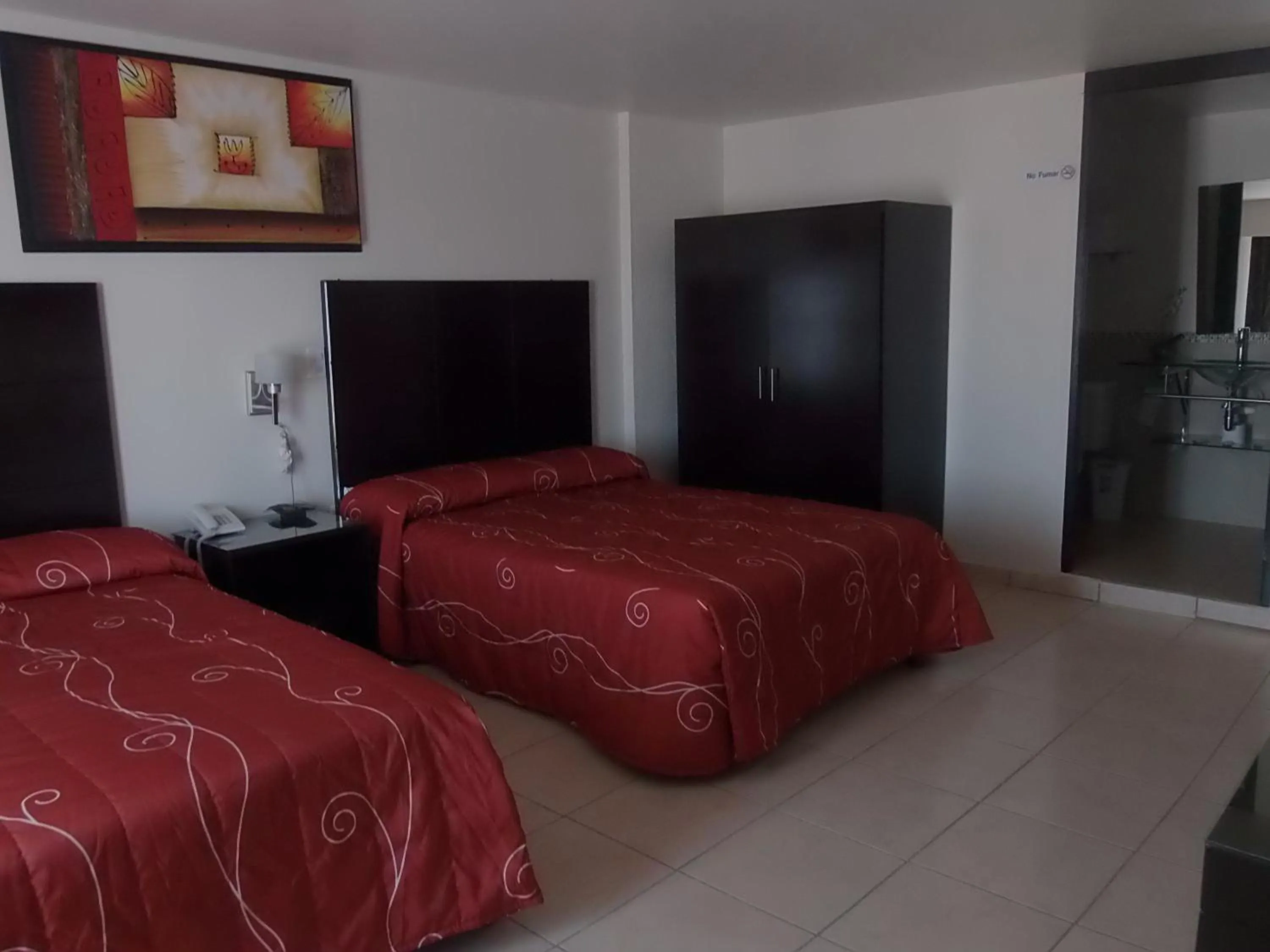 Bedroom, Bed in Hotel Raldos Inn