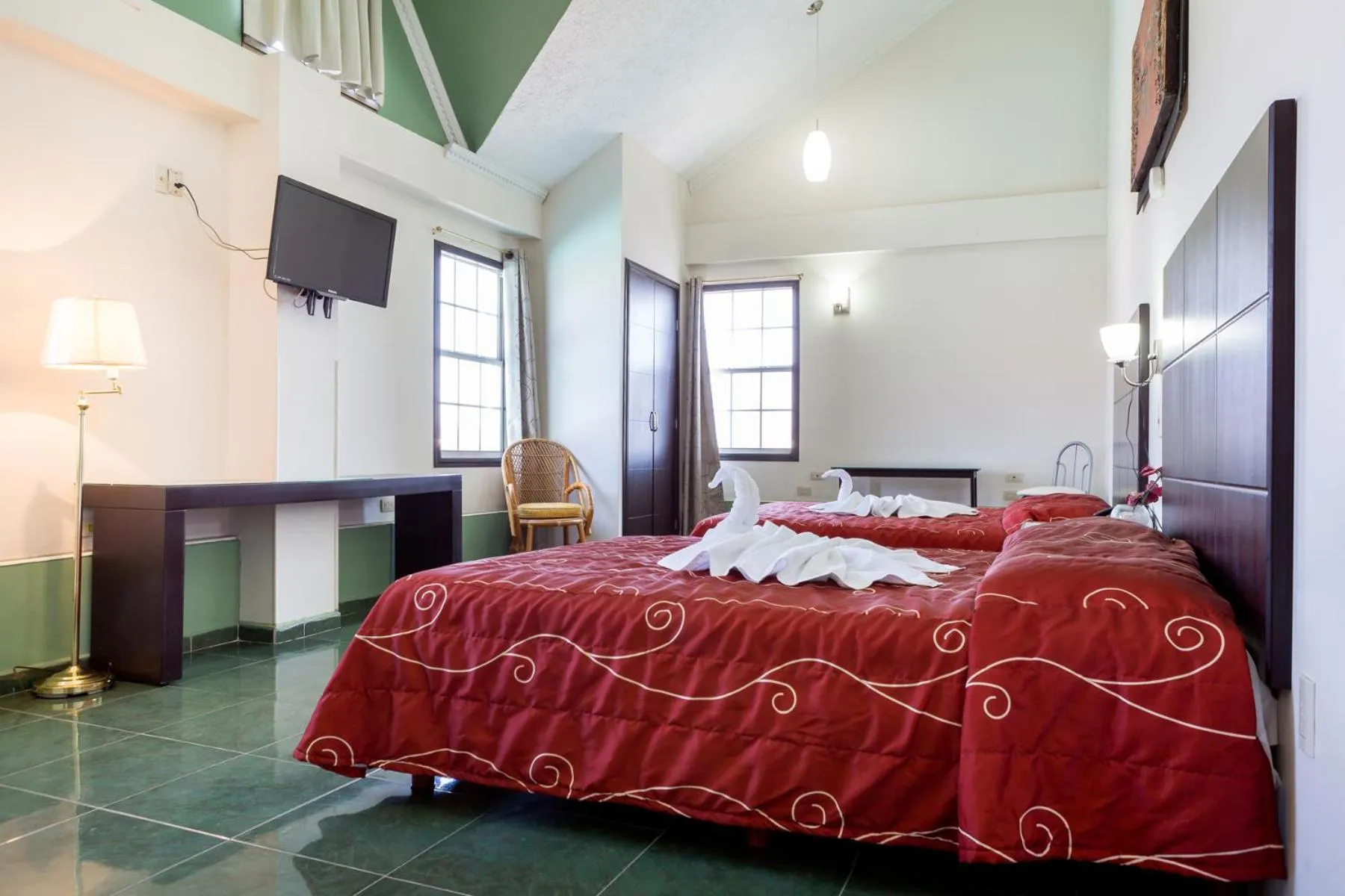 Bedroom, Bed in Hotel Raldos Inn