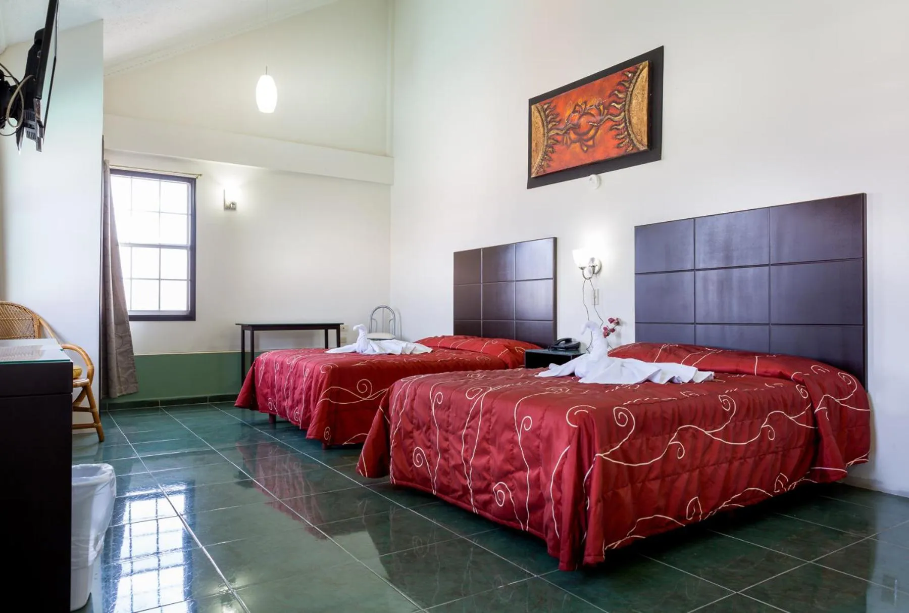 Bedroom, Bed in Hotel Raldos Inn