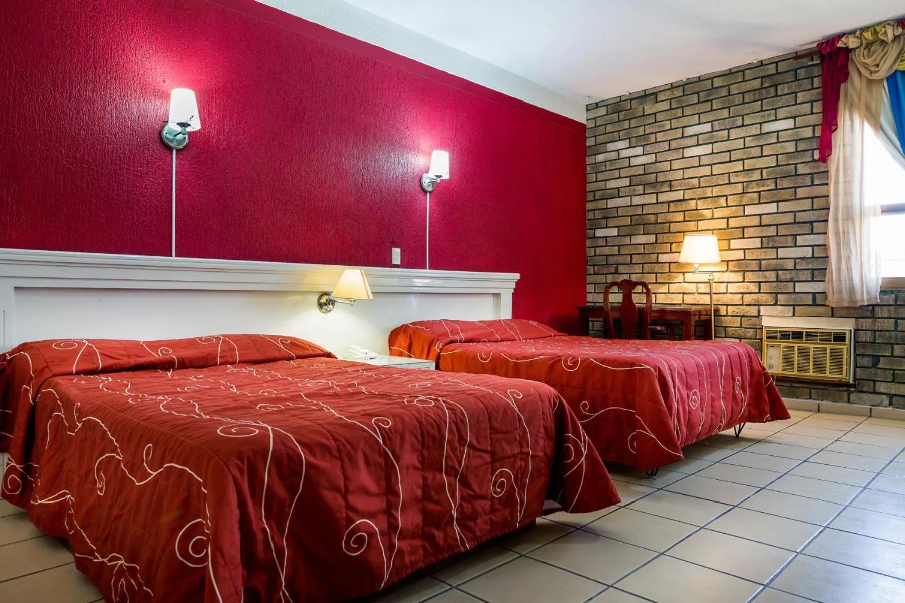 Bedroom, Bed in Hotel Raldos Inn