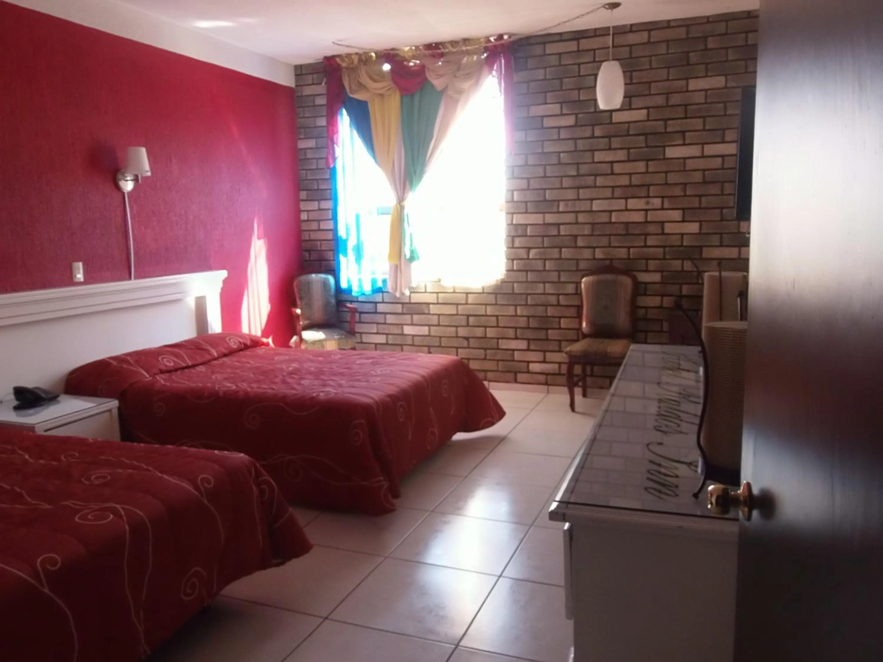 Bedroom, Bed in Hotel Raldos Inn