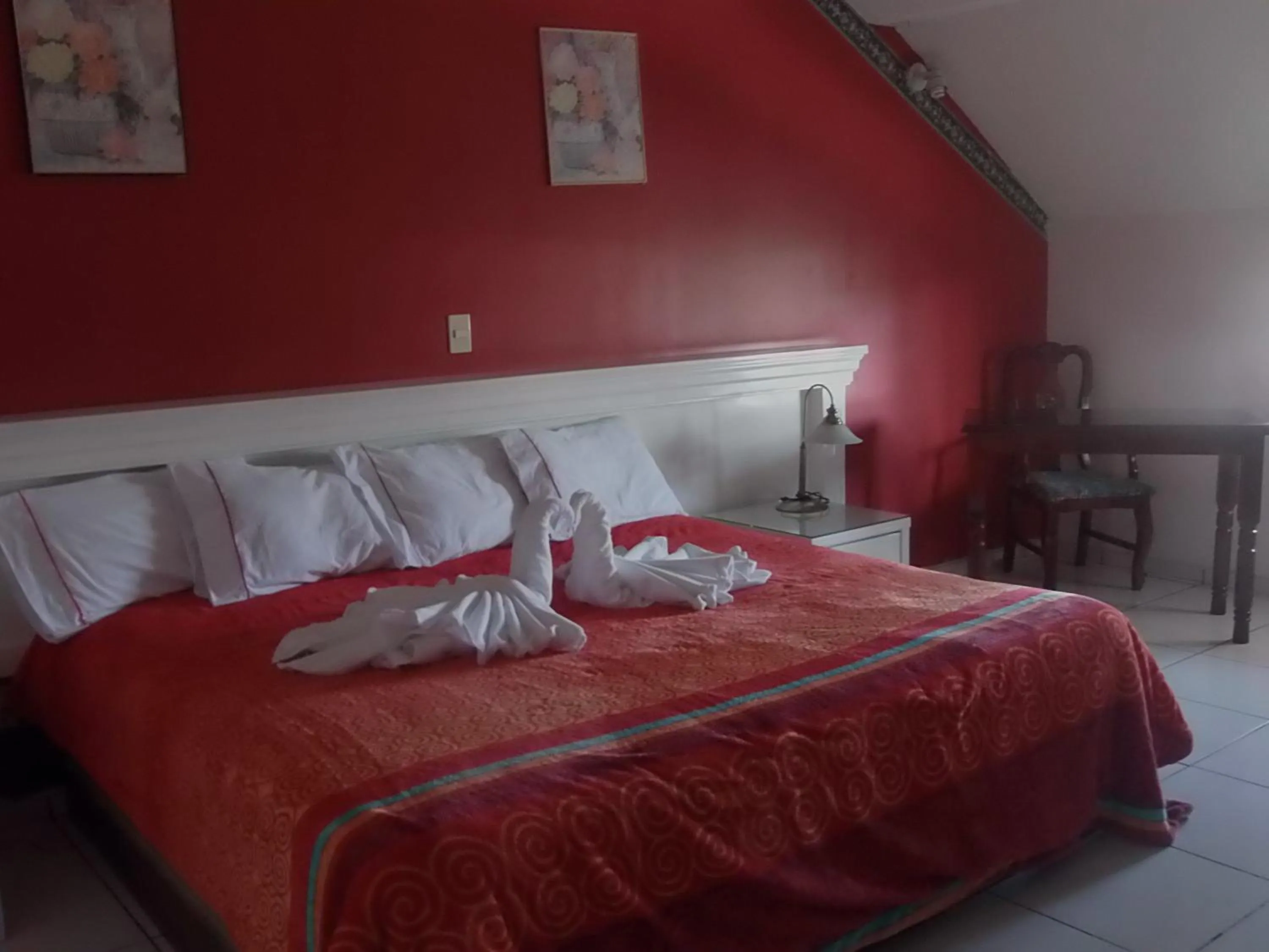 Bedroom, Bed in Hotel Raldos Inn