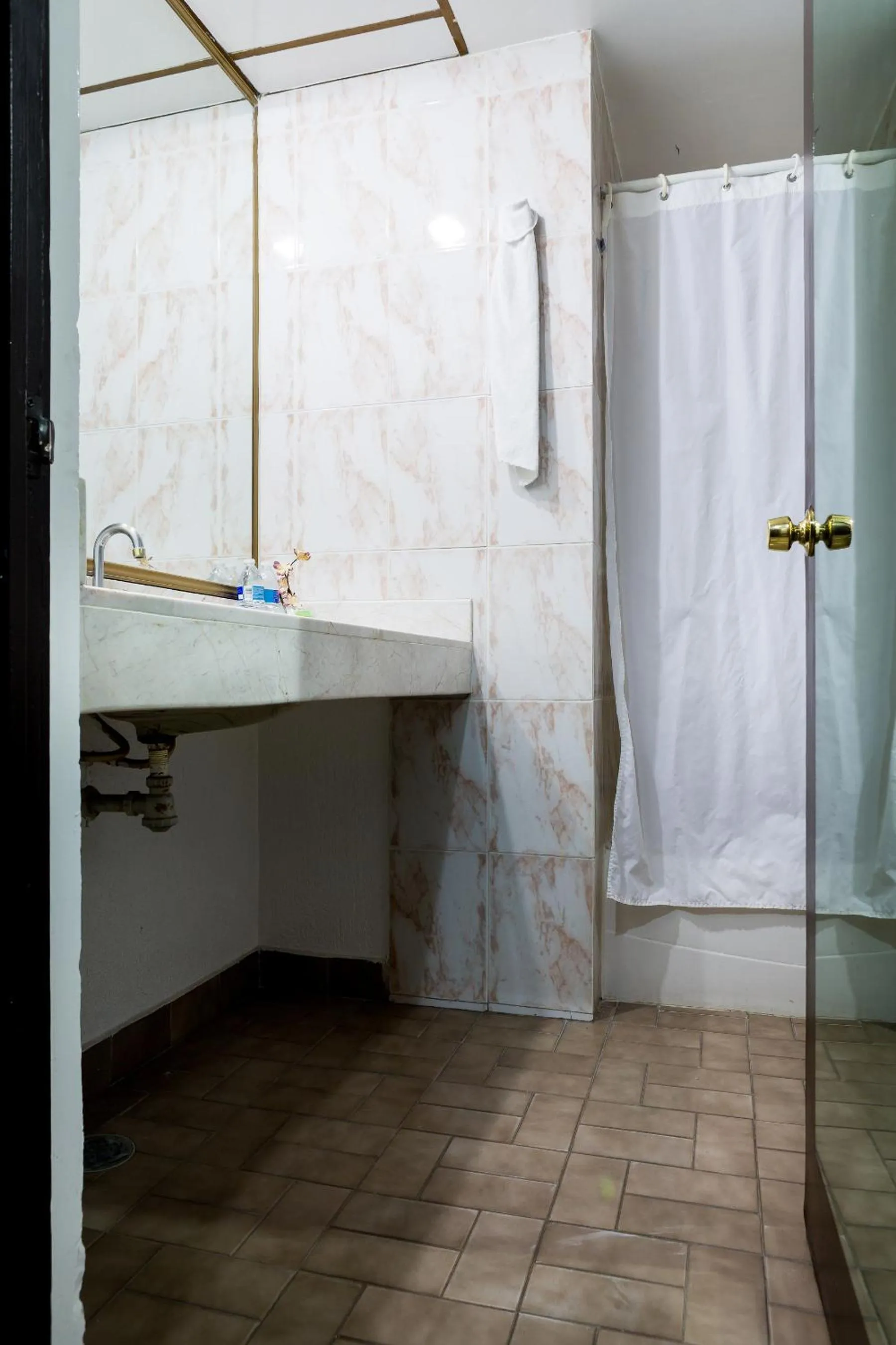 Bathroom in Hotel Raldos Inn