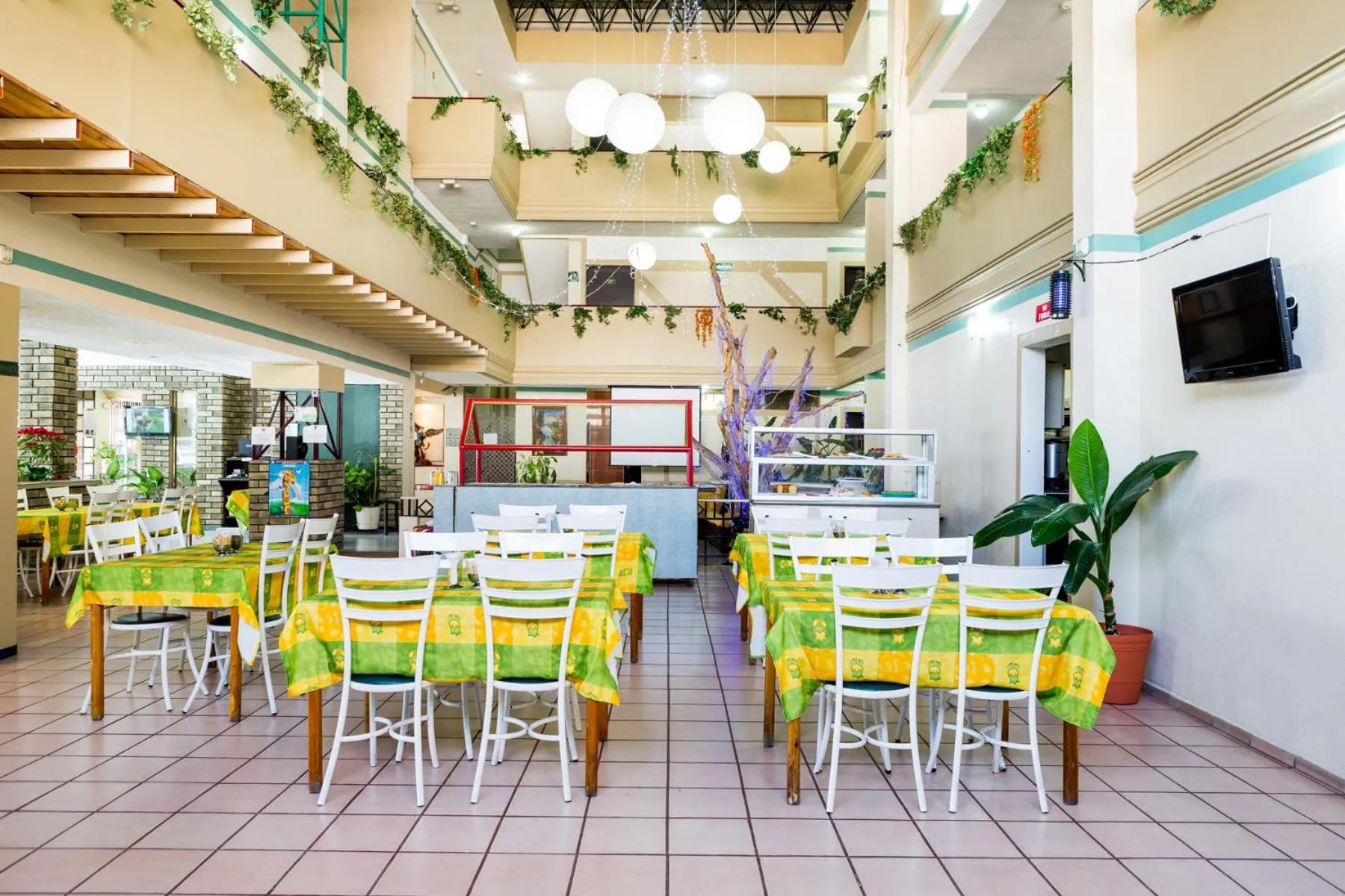 Dining area in Hotel Raldos Inn