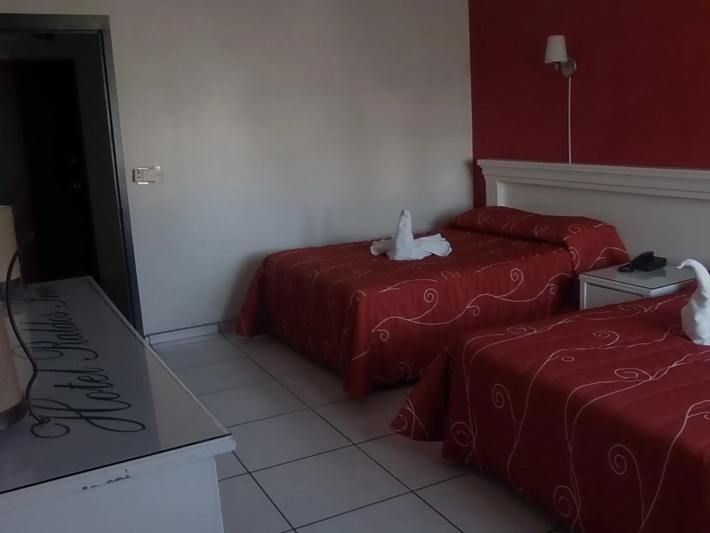 Bed in Hotel Raldos Inn