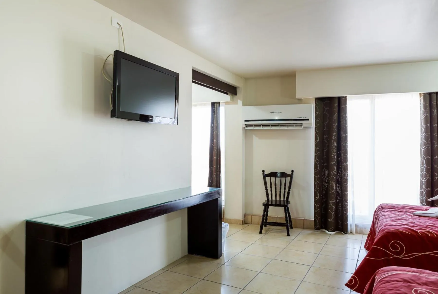 Bedroom, Bed in Hotel Raldos Inn