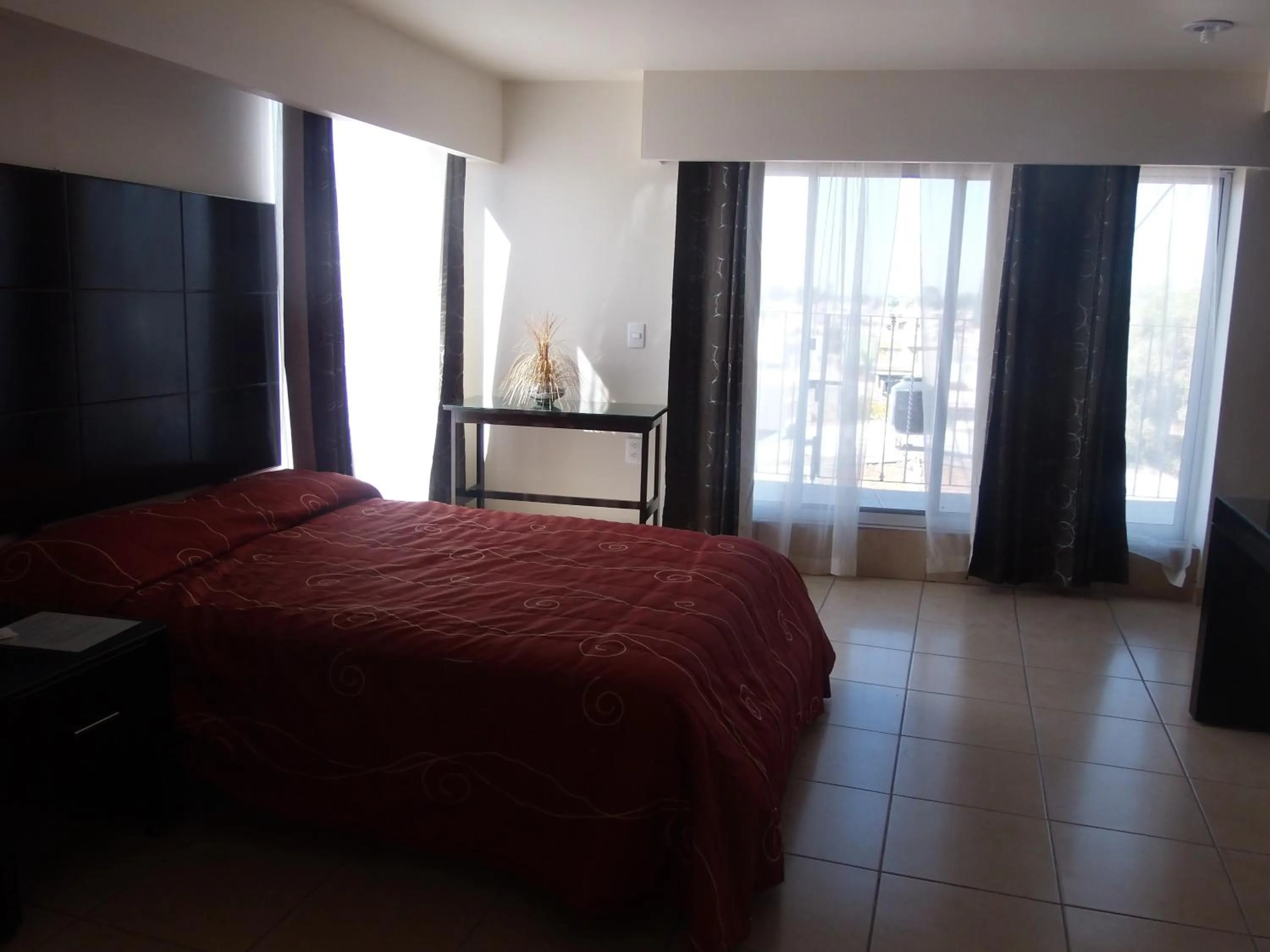 Bedroom, Bed in Hotel Raldos Inn