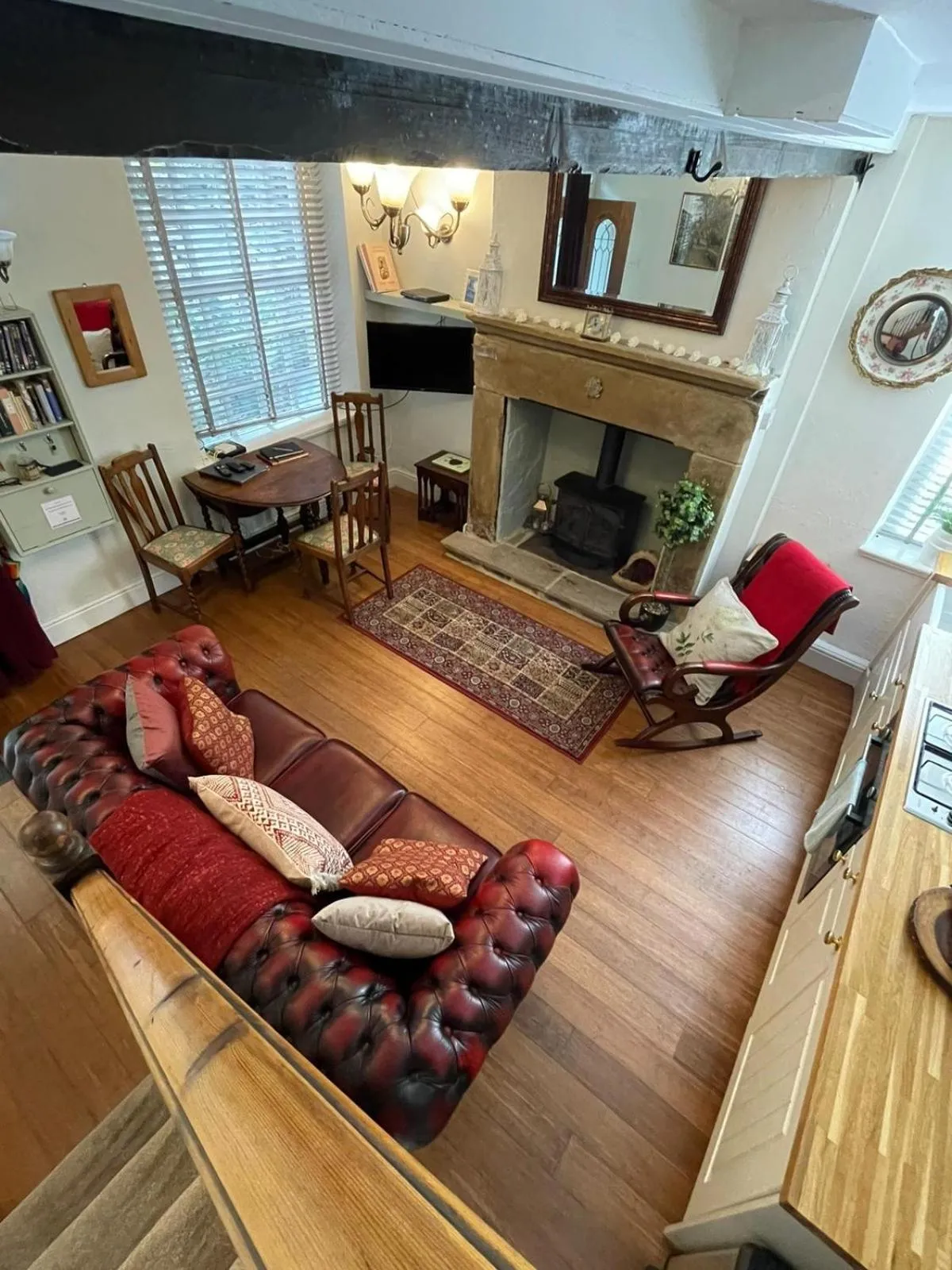 The Little Hideaway - Historic Gem off Haworth Main Street -Log Fire