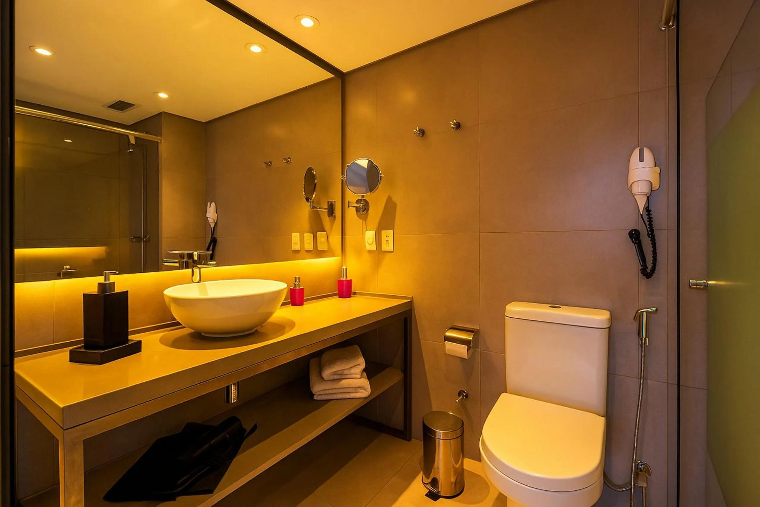 Toilet in ELEGANCE SUÍTES IBIRAPUERA