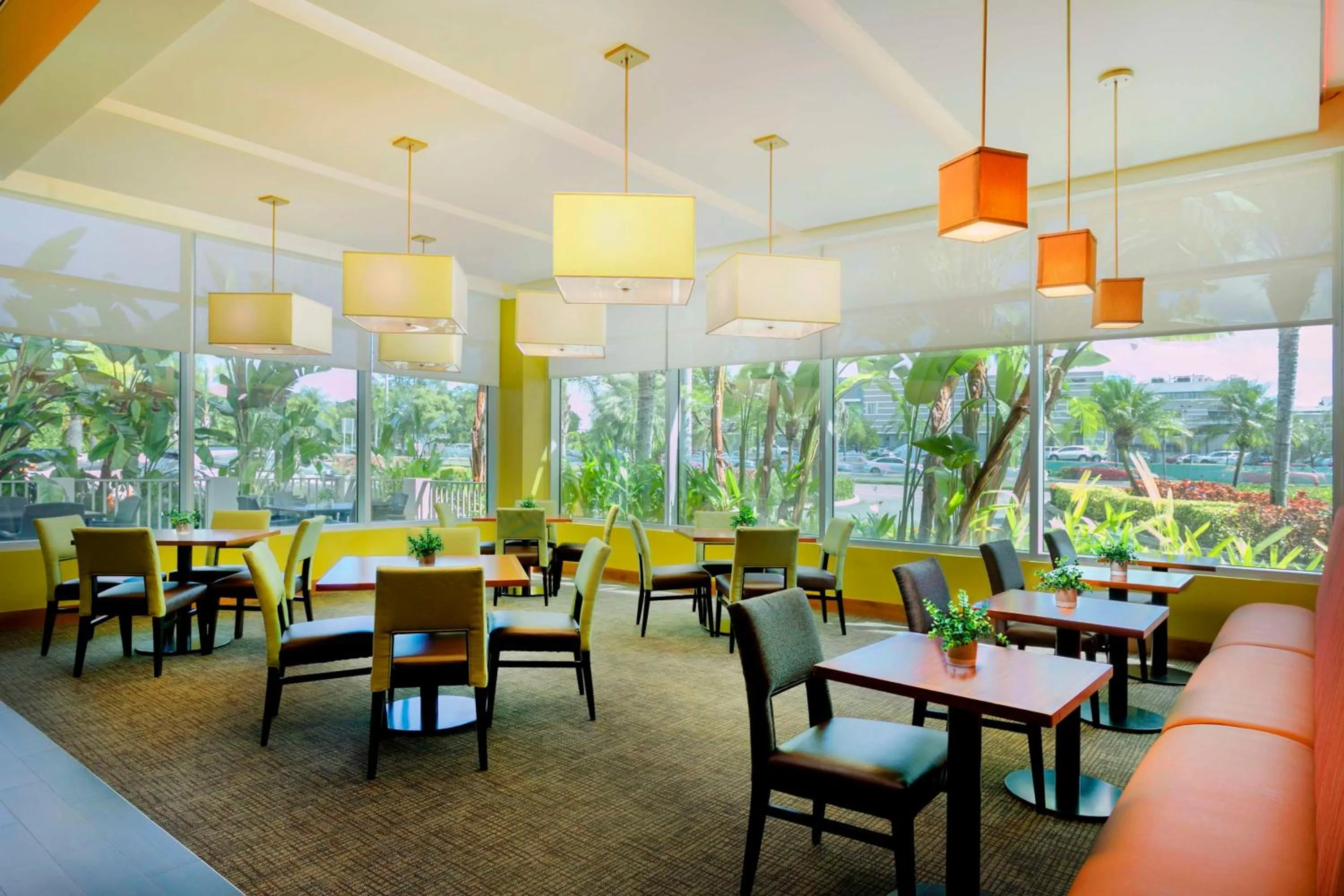 Restaurant/places to eat in Hyatt Place Manati