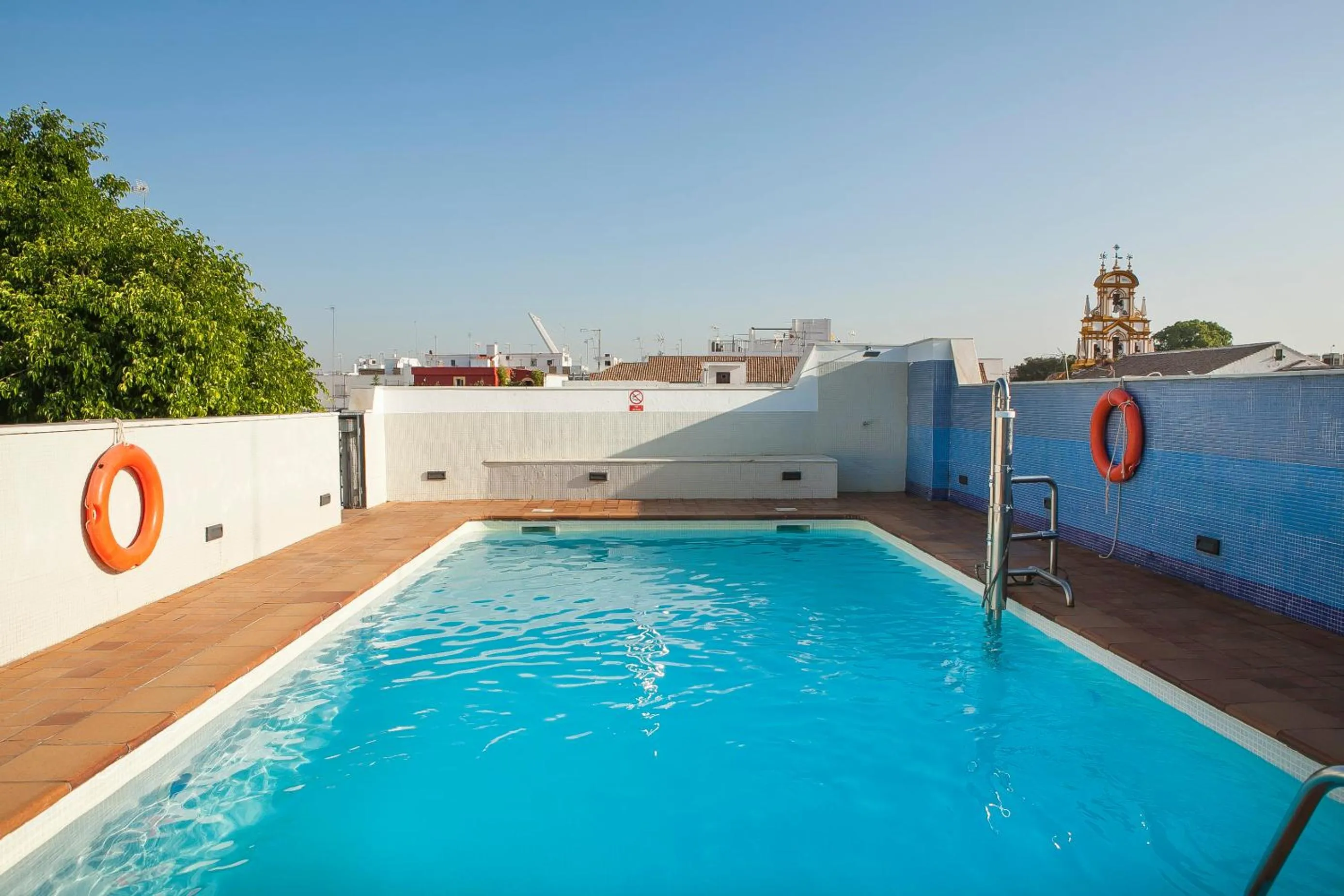 Swimming pool in Hotel San Gil