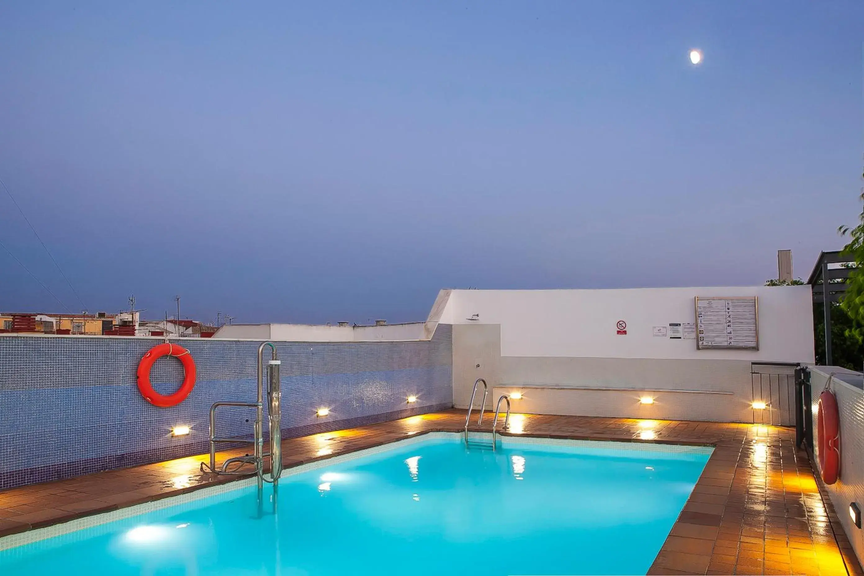 Swimming pool in Hotel San Gil Swimming pool in Hotel San Gil