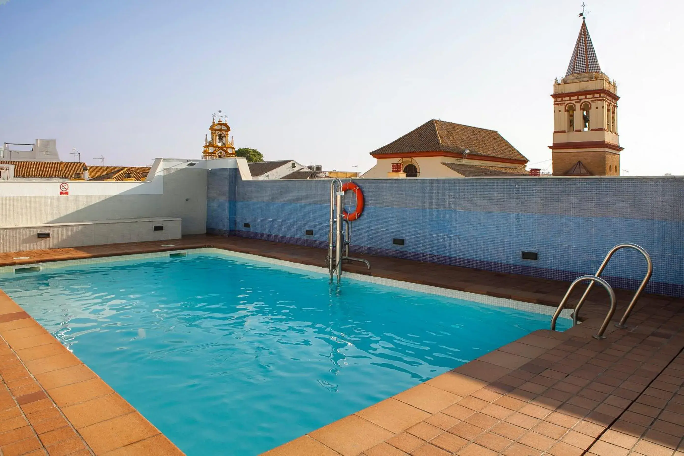 Swimming pool in Hotel San Gil Swimming pool in Hotel San Gil