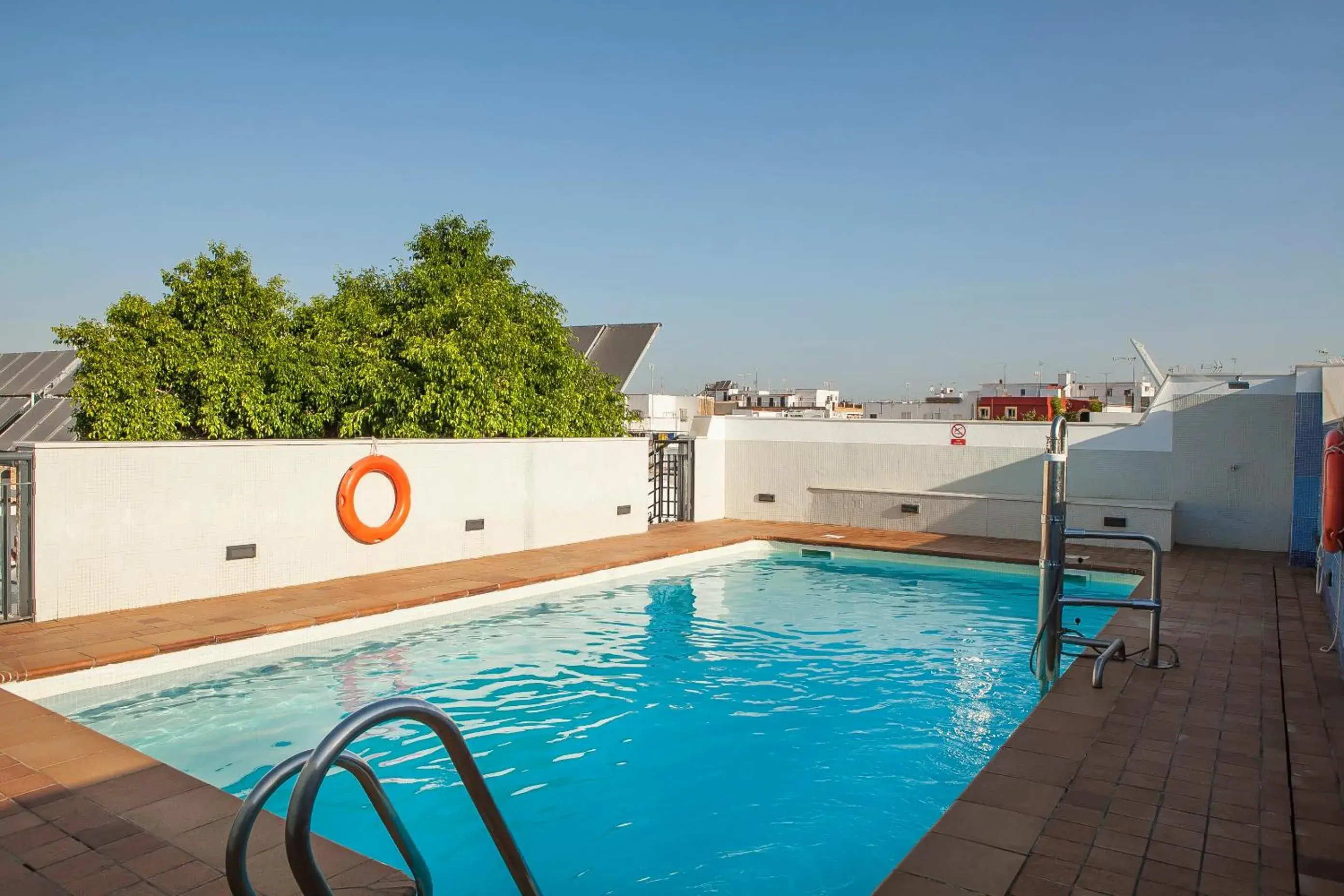 Swimming pool in Hotel San Gil Swimming pool in Hotel San Gil