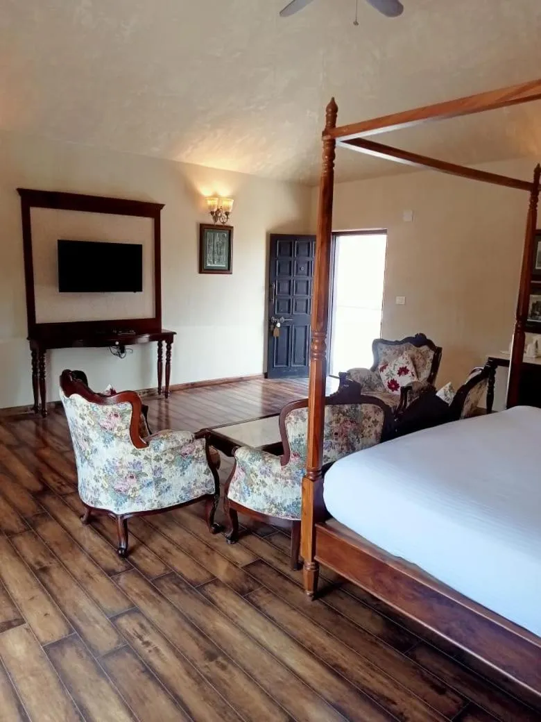 Bedroom, Bed in Juna Mahal Jungle Resort Ranthambore