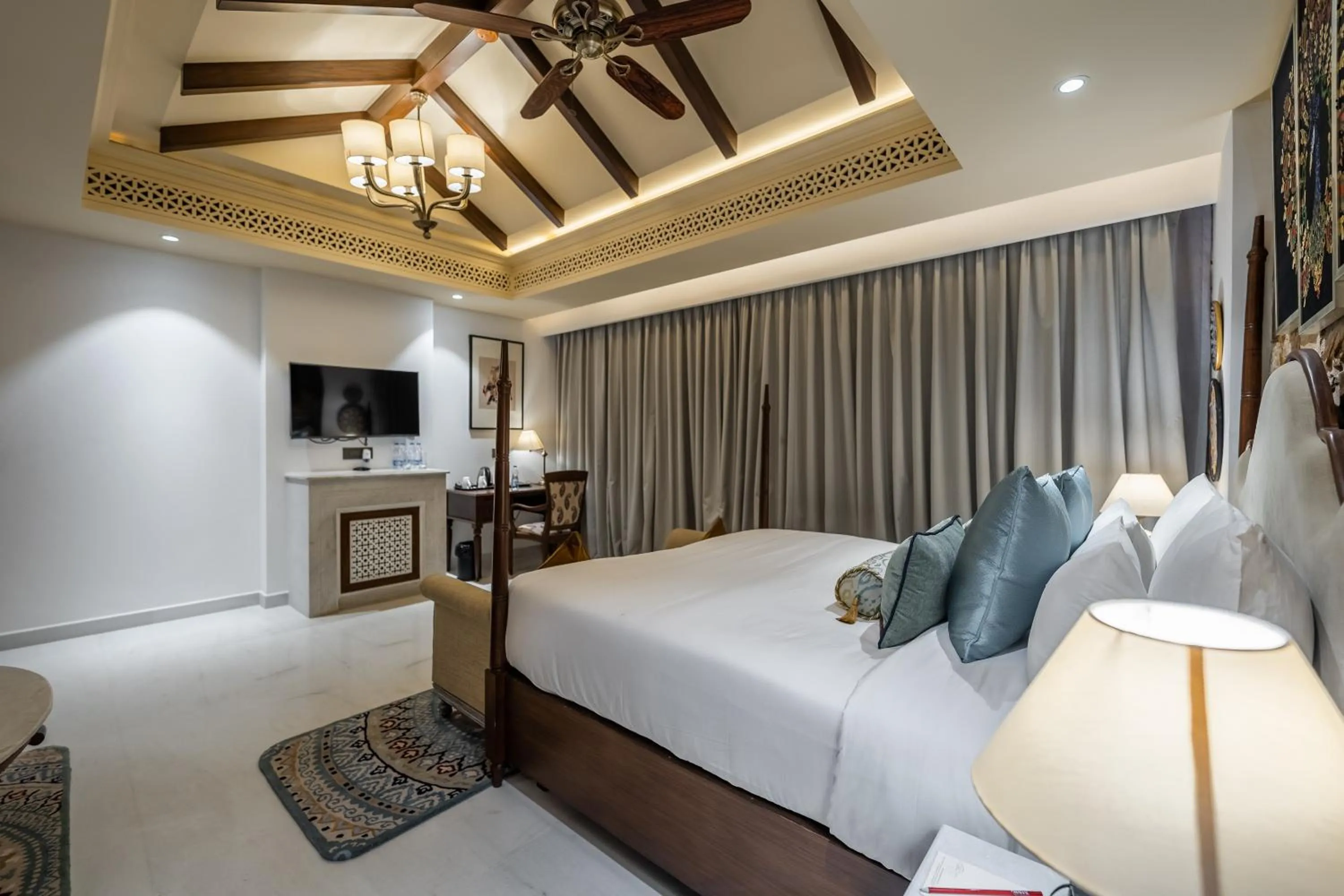 Bed in Juna Mahal Jungle Resort Ranthambore