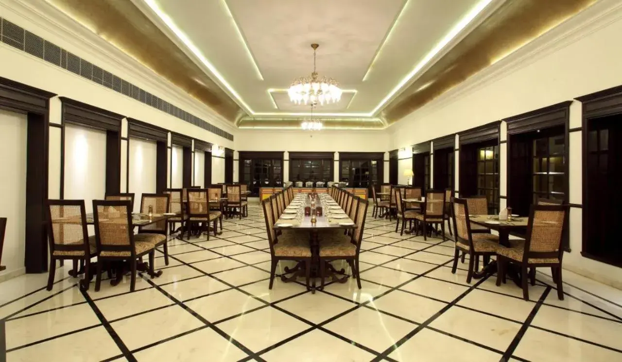 Restaurant/places to eat in Juna Mahal Jungle Resort Ranthambore Restaurant/places to eat in Juna Mahal Jungle Resort Ranthambore