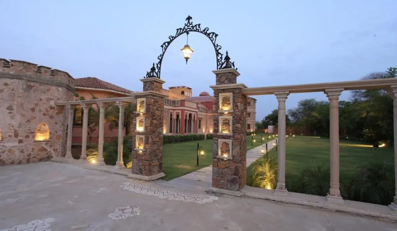 Facade/entrance in Juna Mahal Jungle Resort Ranthambore Facade/entrance in Juna Mahal Jungle Resort Ranthambore