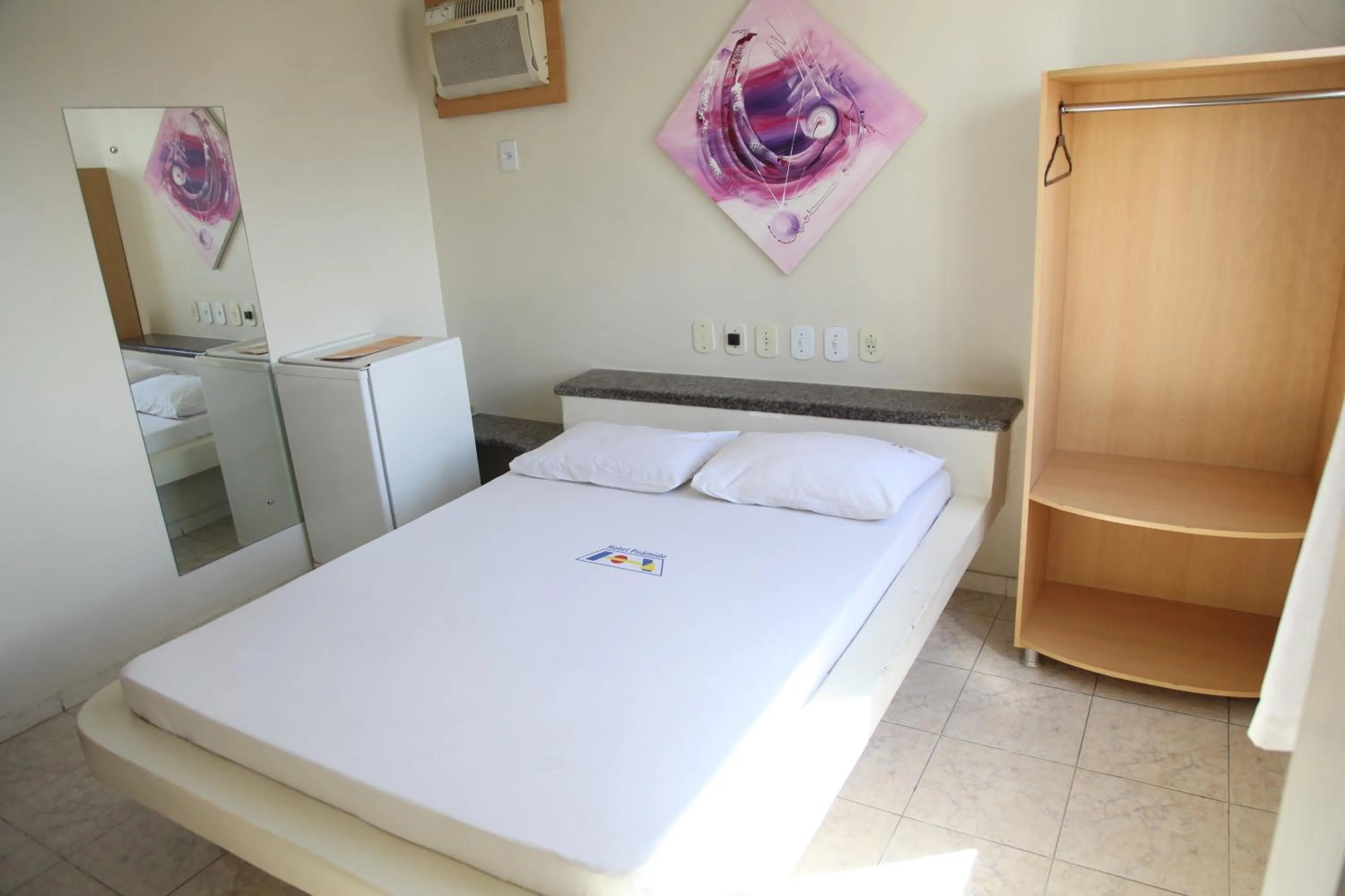 Photo of the whole room, Bed in Hotel Piramide Pituba - Av Paulo VI