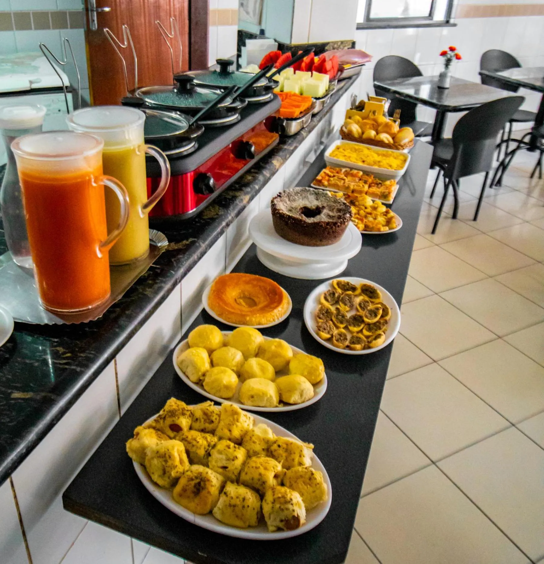 Breakfast in Hotel Piramide Pituba - Av Paulo VI