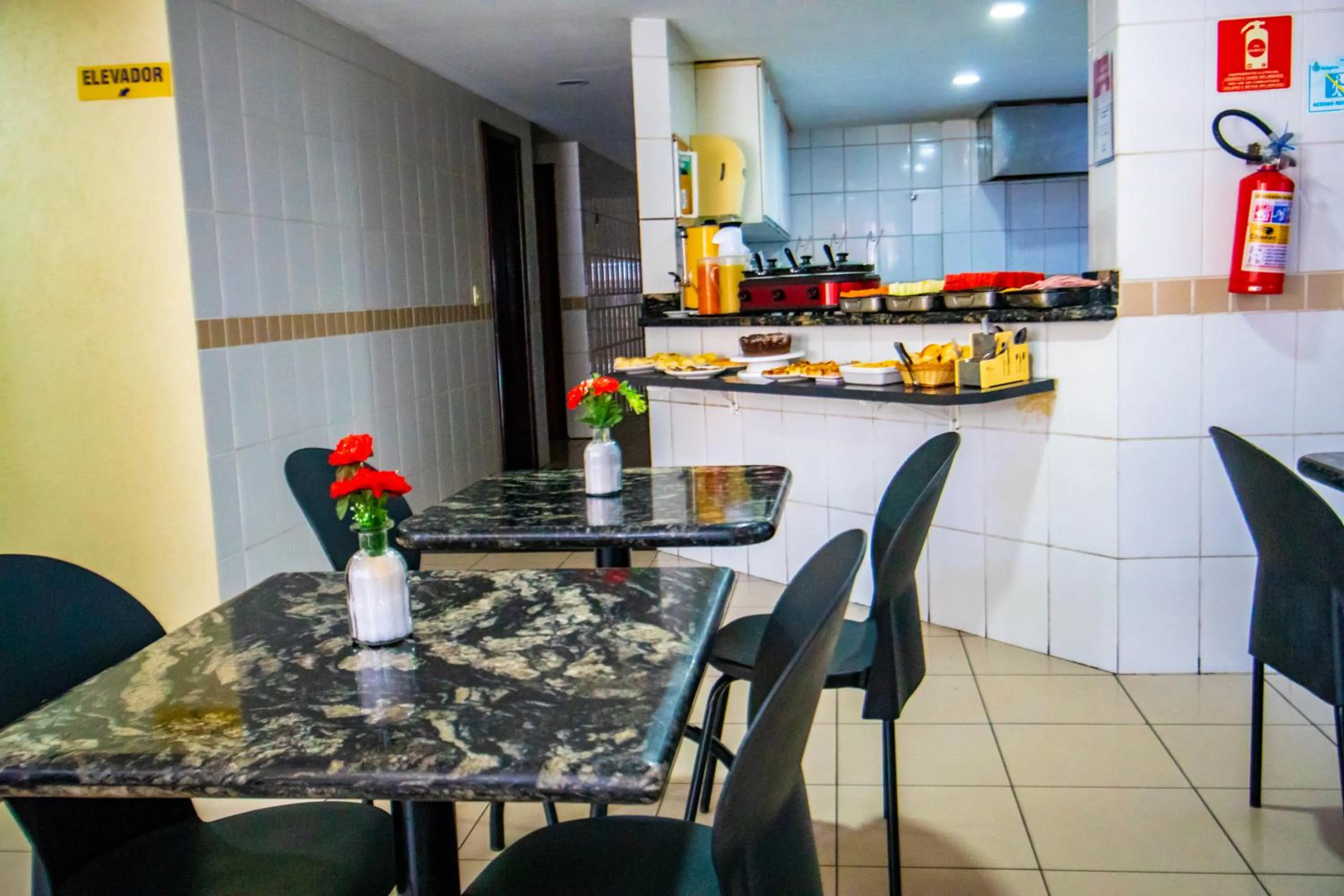 Food and drinks in Hotel Piramide Pituba - Av Paulo VI