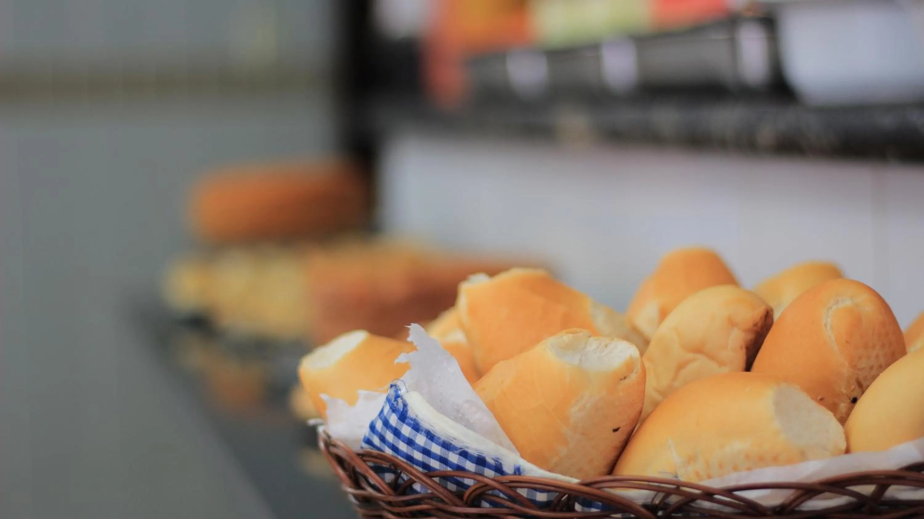 Breakfast in Hotel Piramide Pituba - Av Paulo VI