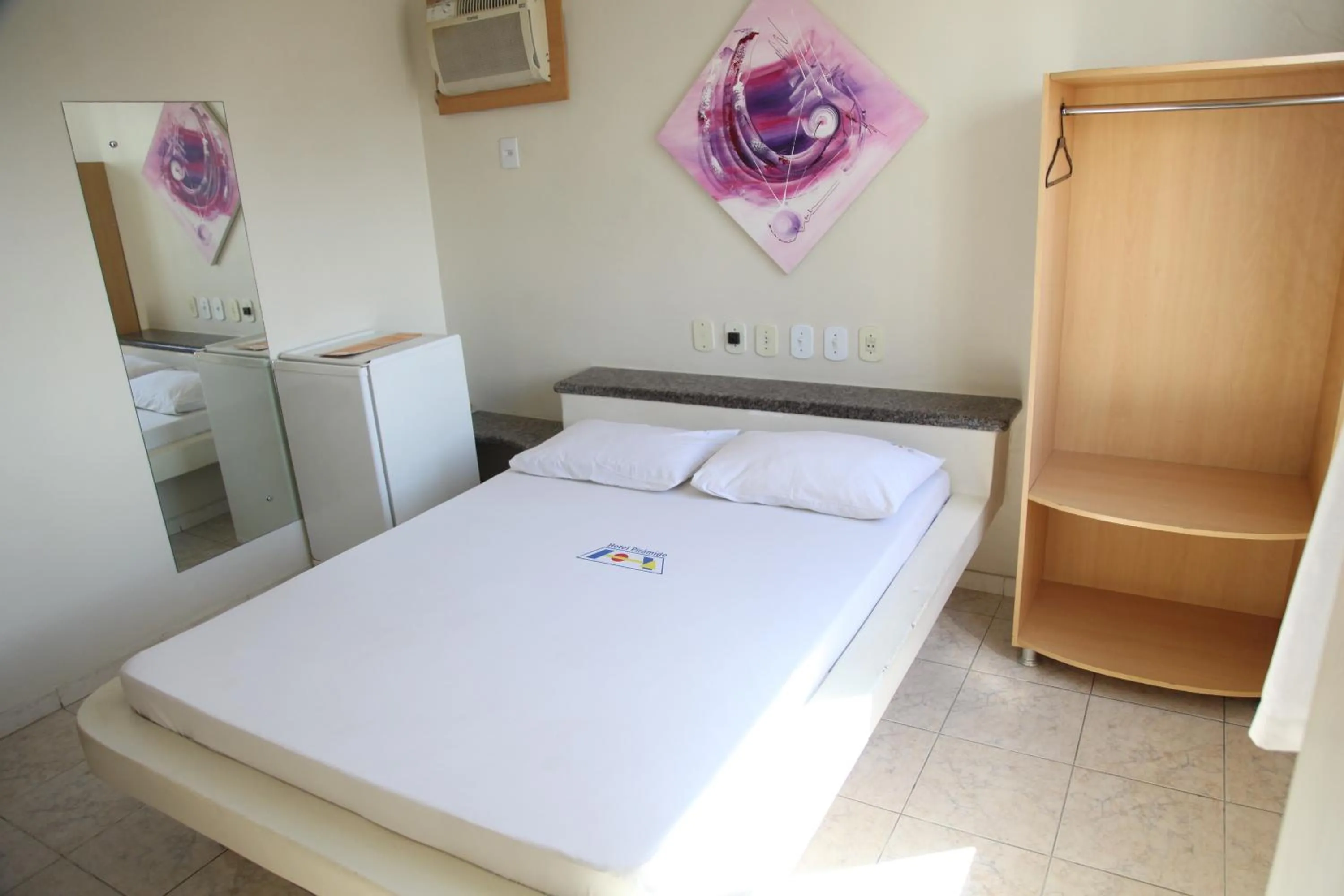 Bed in Hotel Piramide Pituba - Av Paulo VI