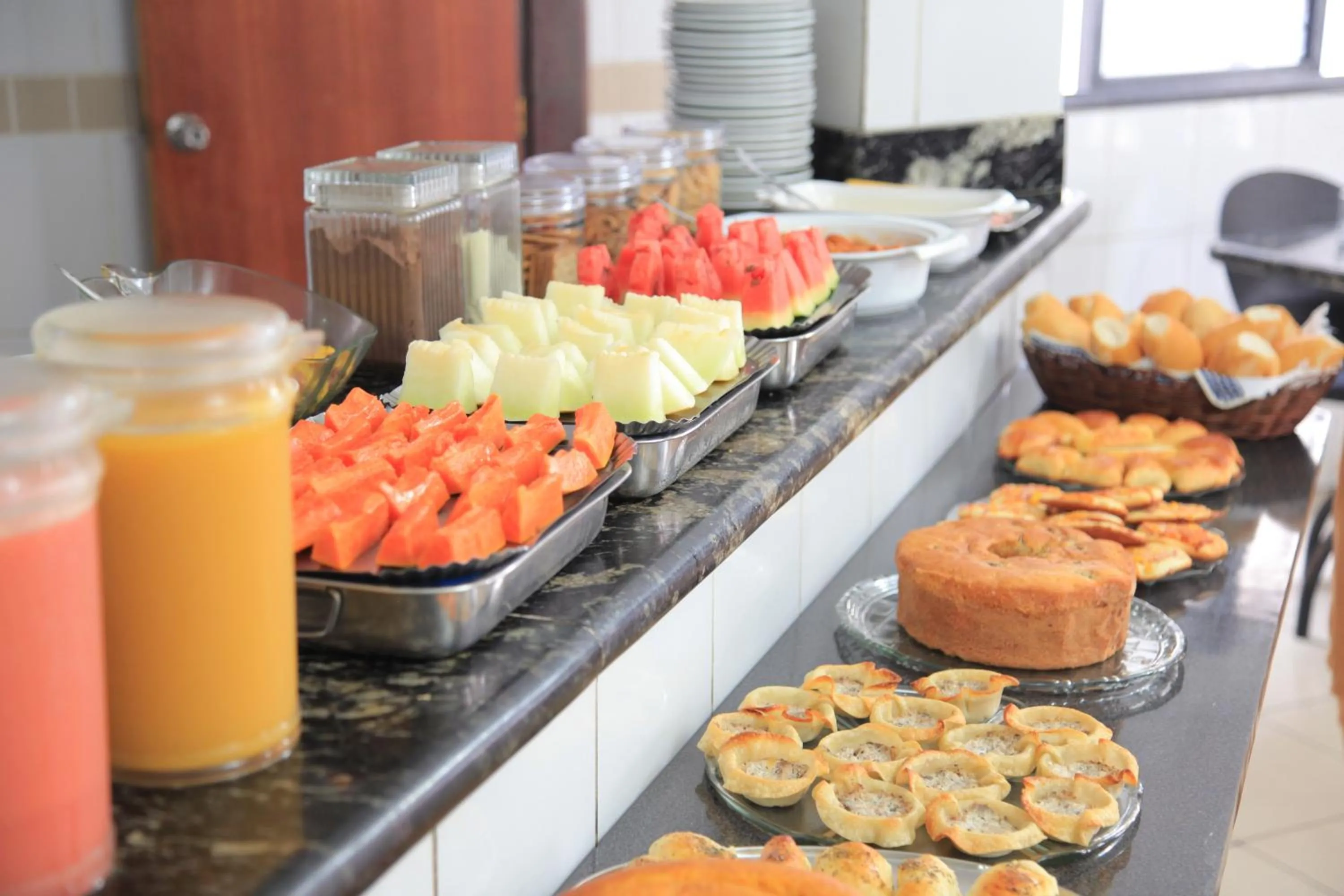 Breakfast in Hotel Piramide Pituba - Av Paulo VI