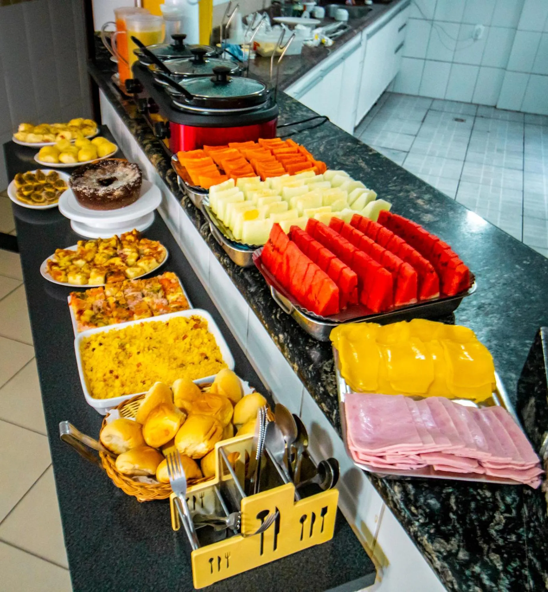 Buffet breakfast in Hotel Piramide Pituba - Av Paulo VI