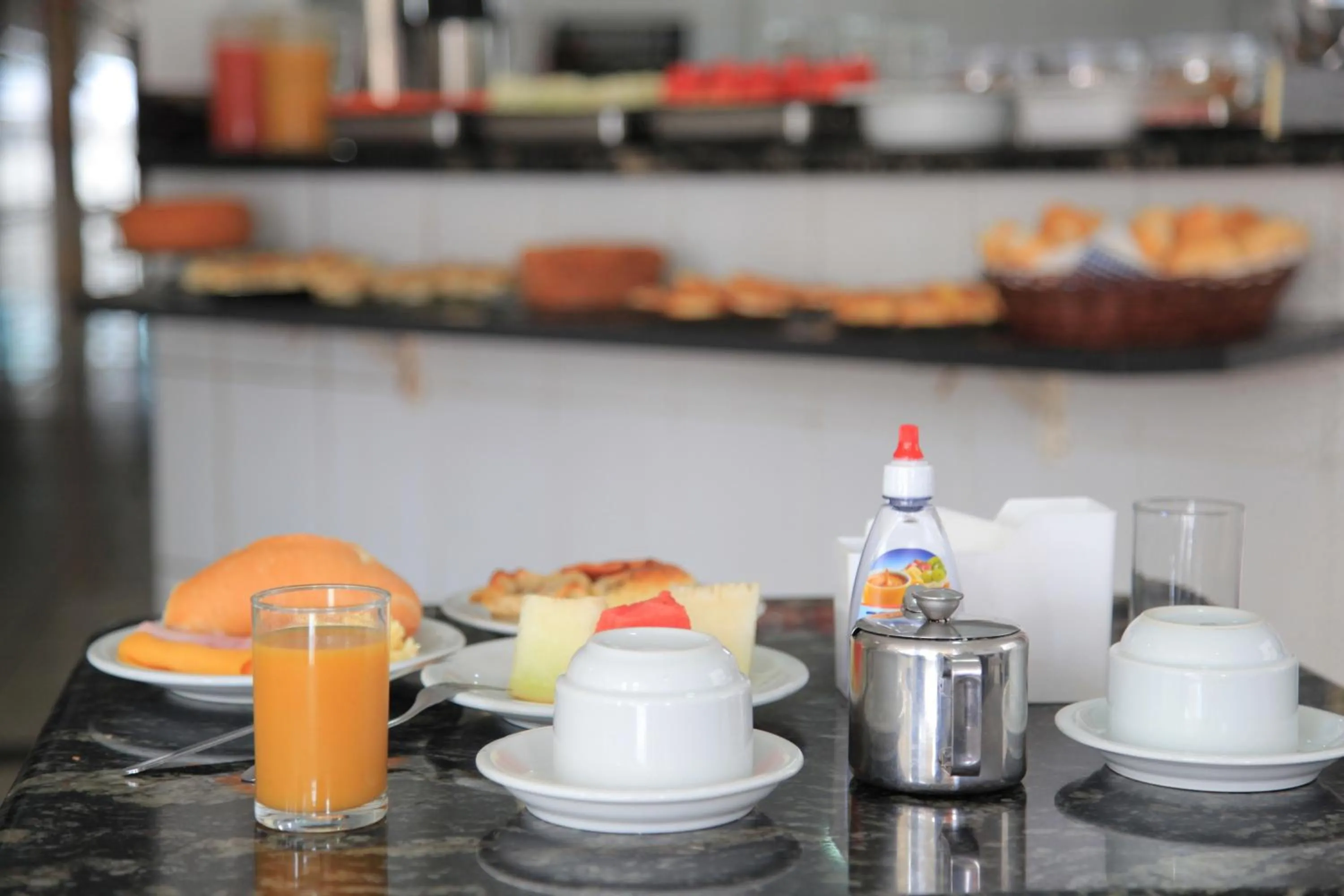 Breakfast in Hotel Piramide Pituba - Av Paulo VI