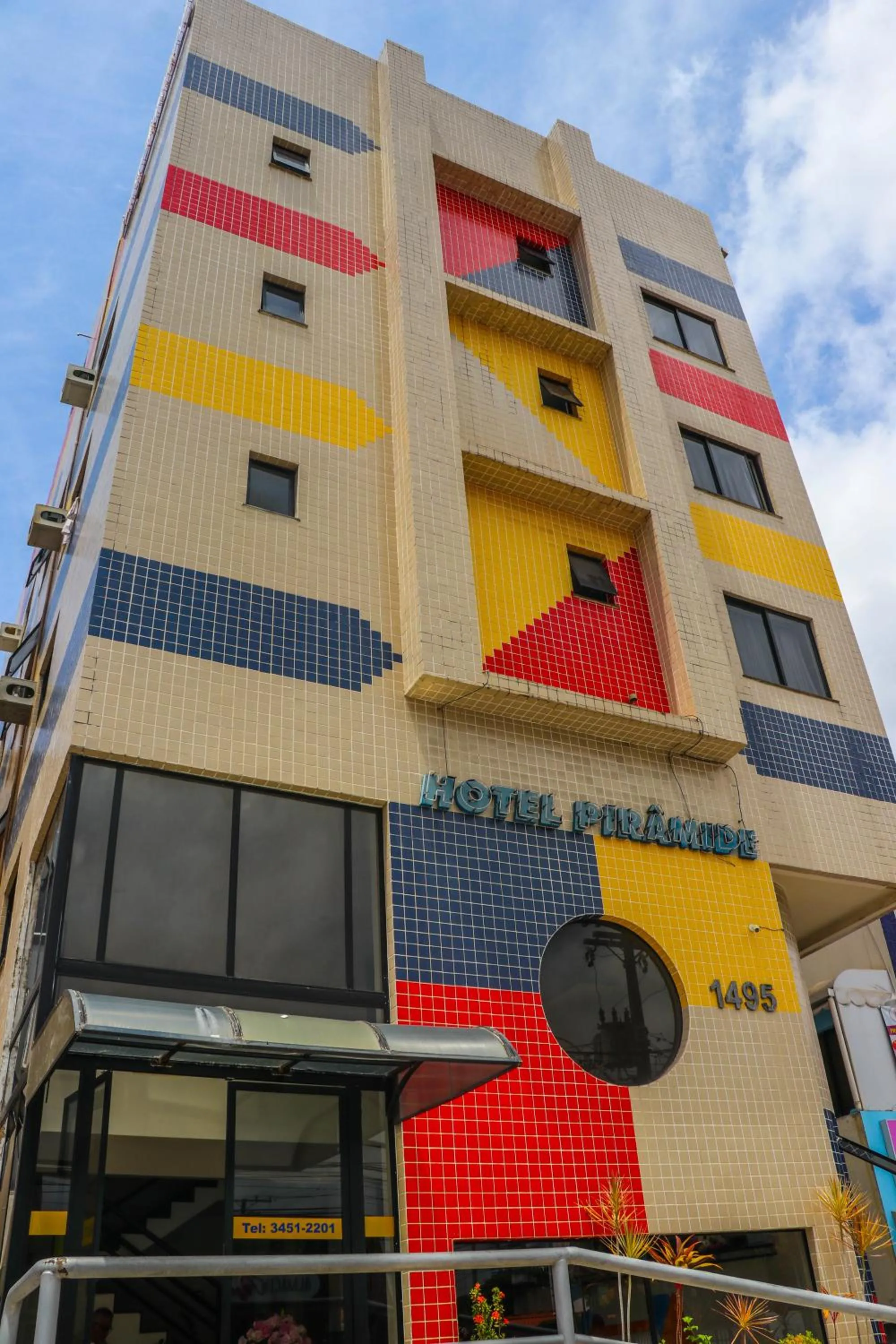 Property building in Hotel Piramide Pituba - Av Paulo VI
