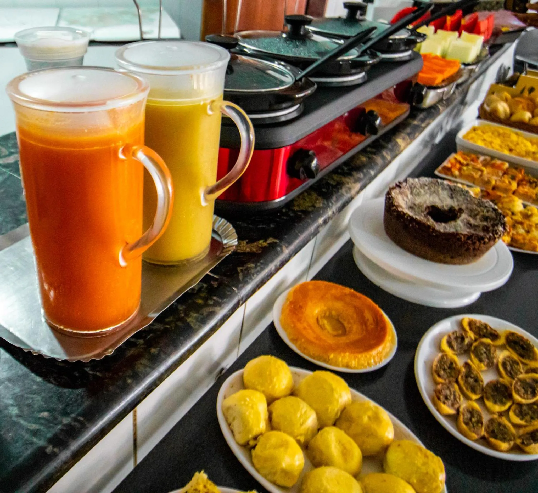 Buffet breakfast in Hotel Piramide Pituba - Av Paulo VI