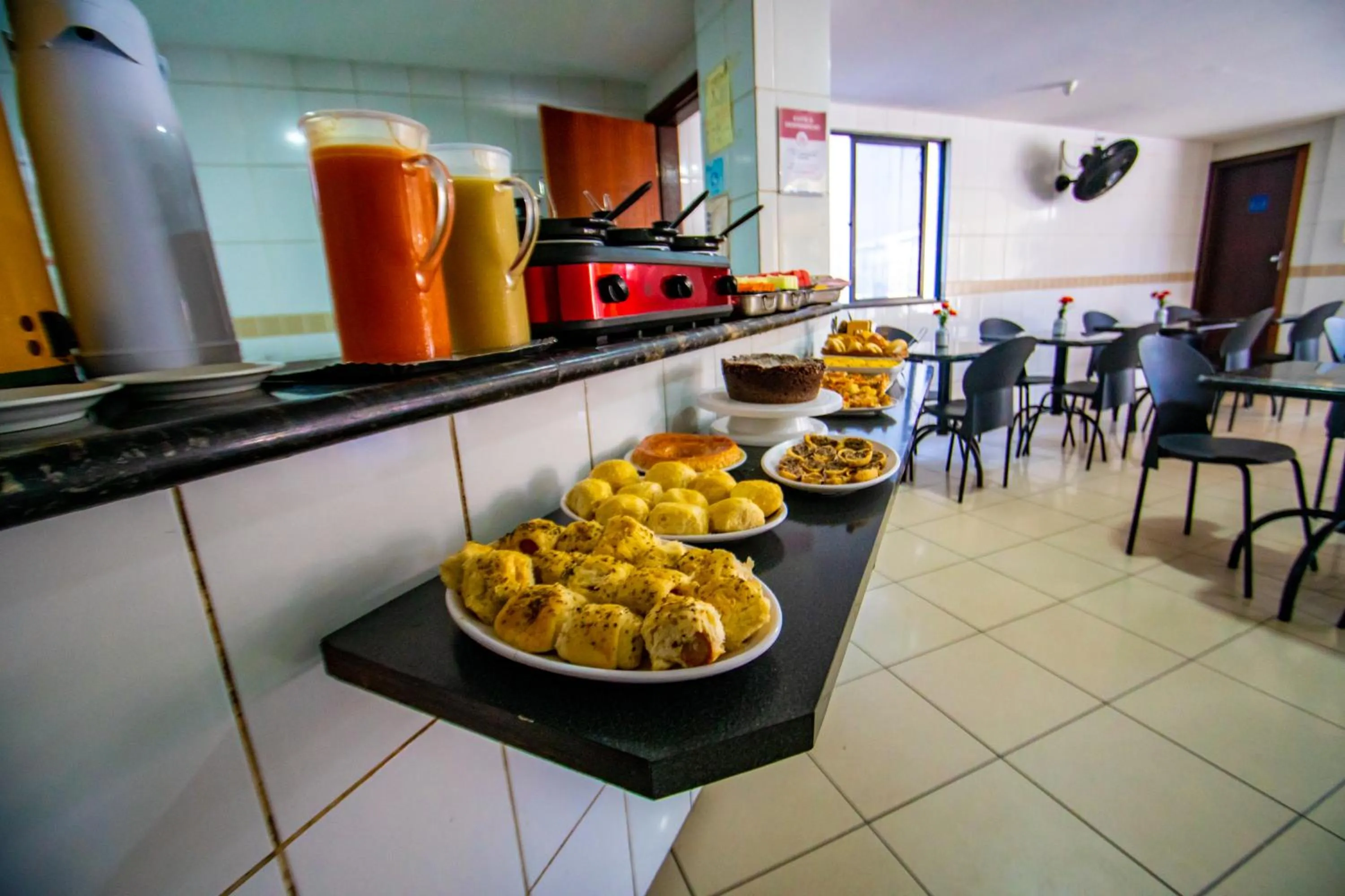 Buffet breakfast in Hotel Piramide Pituba - Av Paulo VI