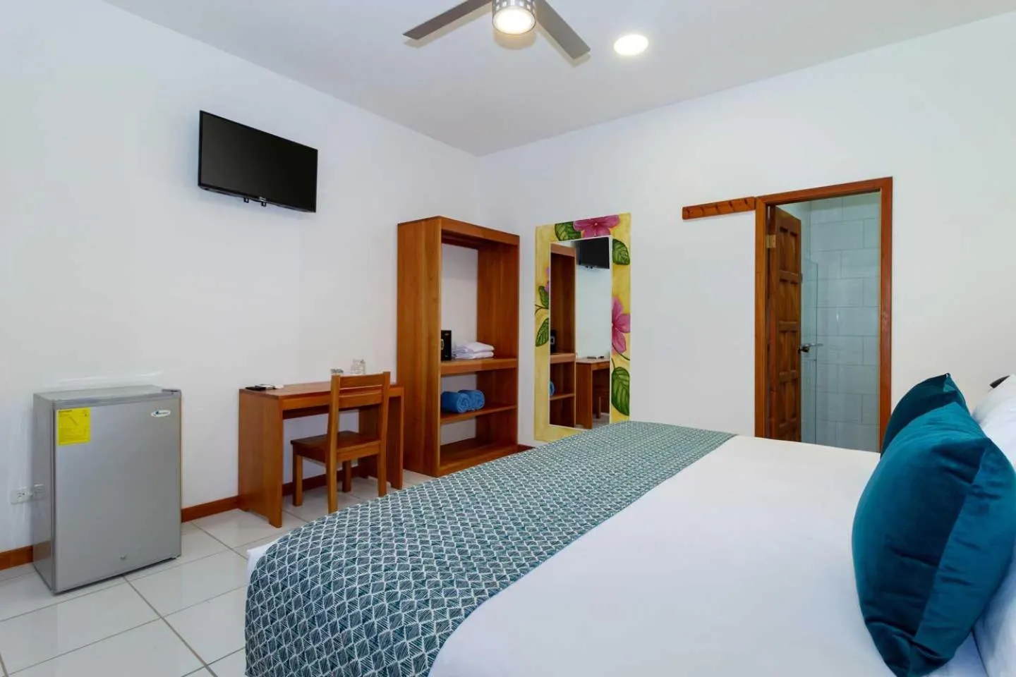 Photo of the whole room, Bed in Plaza Luna Suites