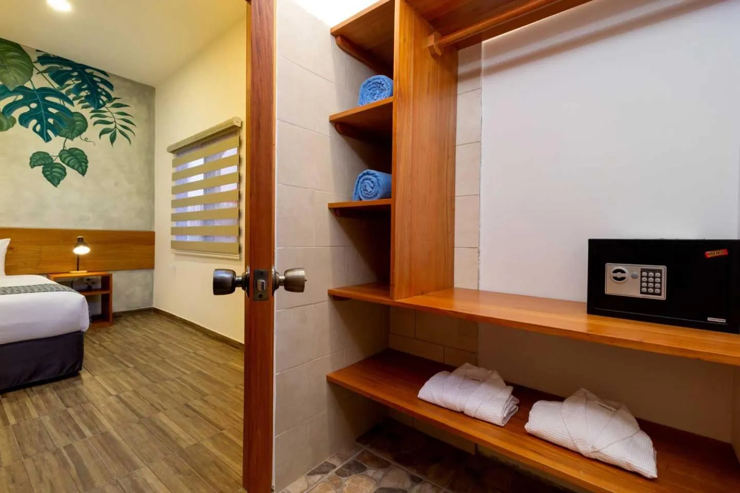 safe, Bed in Plaza Luna Suites