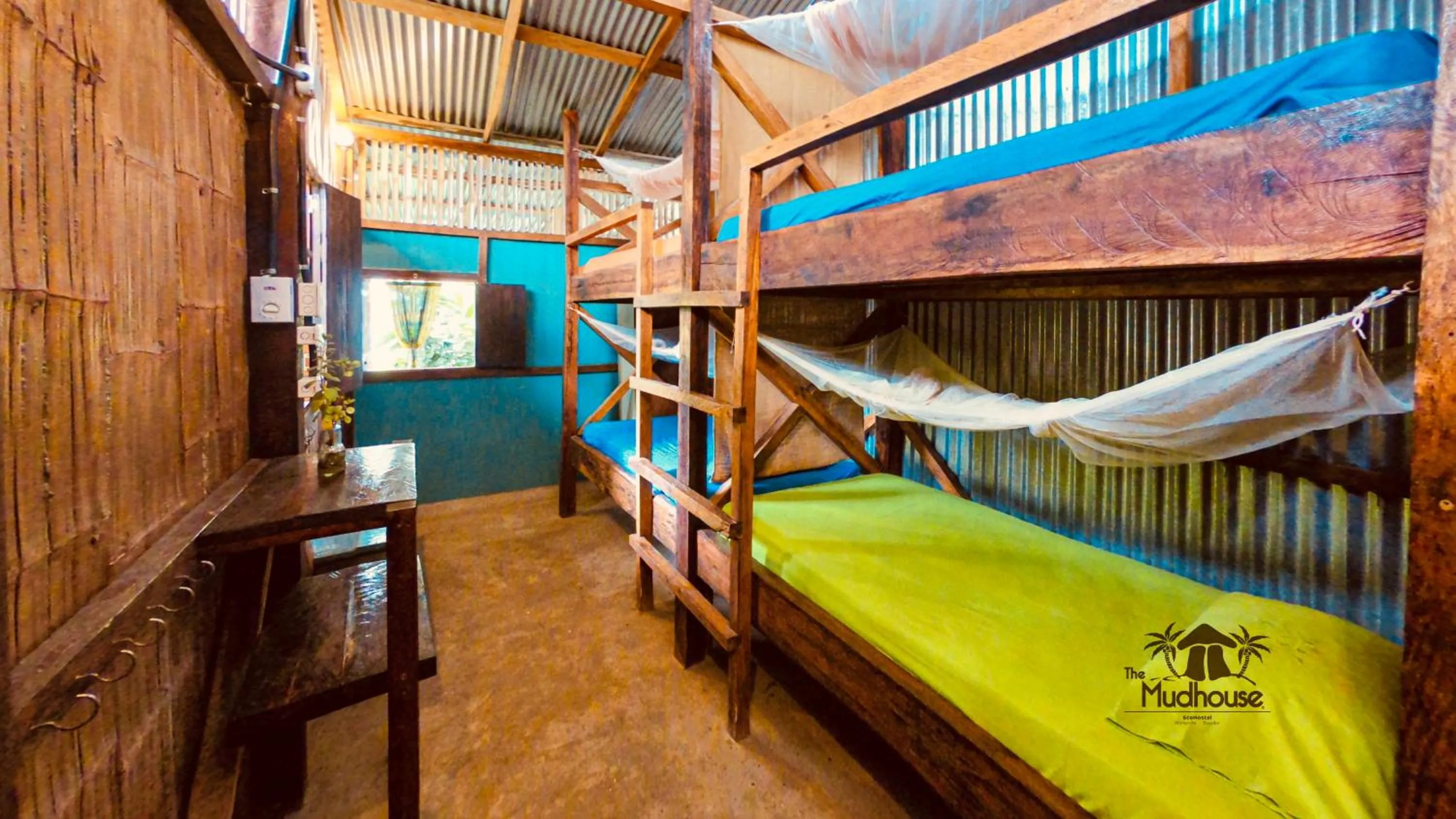 The Mudhouse Hostel Mompiche