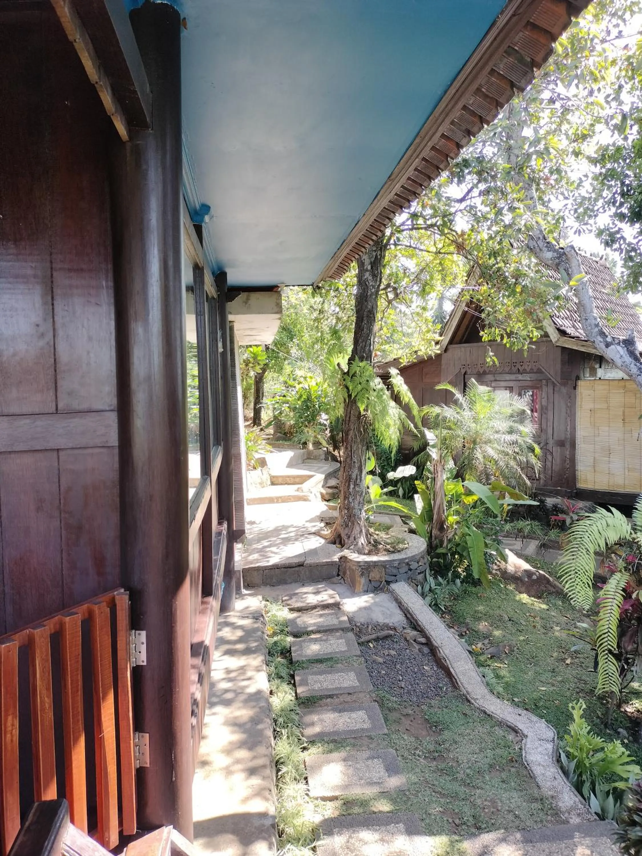 Property building in D'kailash Retreat