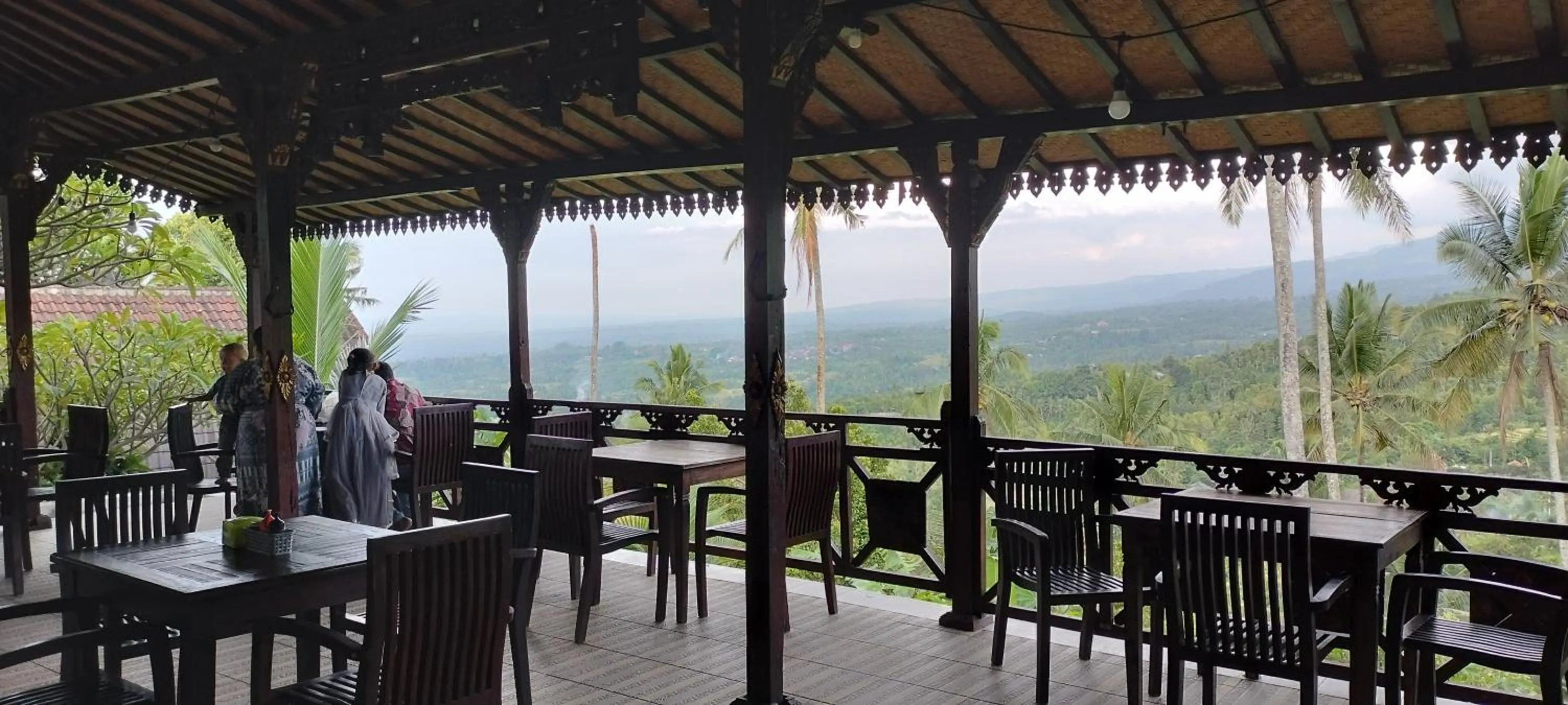 Restaurant/places to eat in D'kailash Retreat