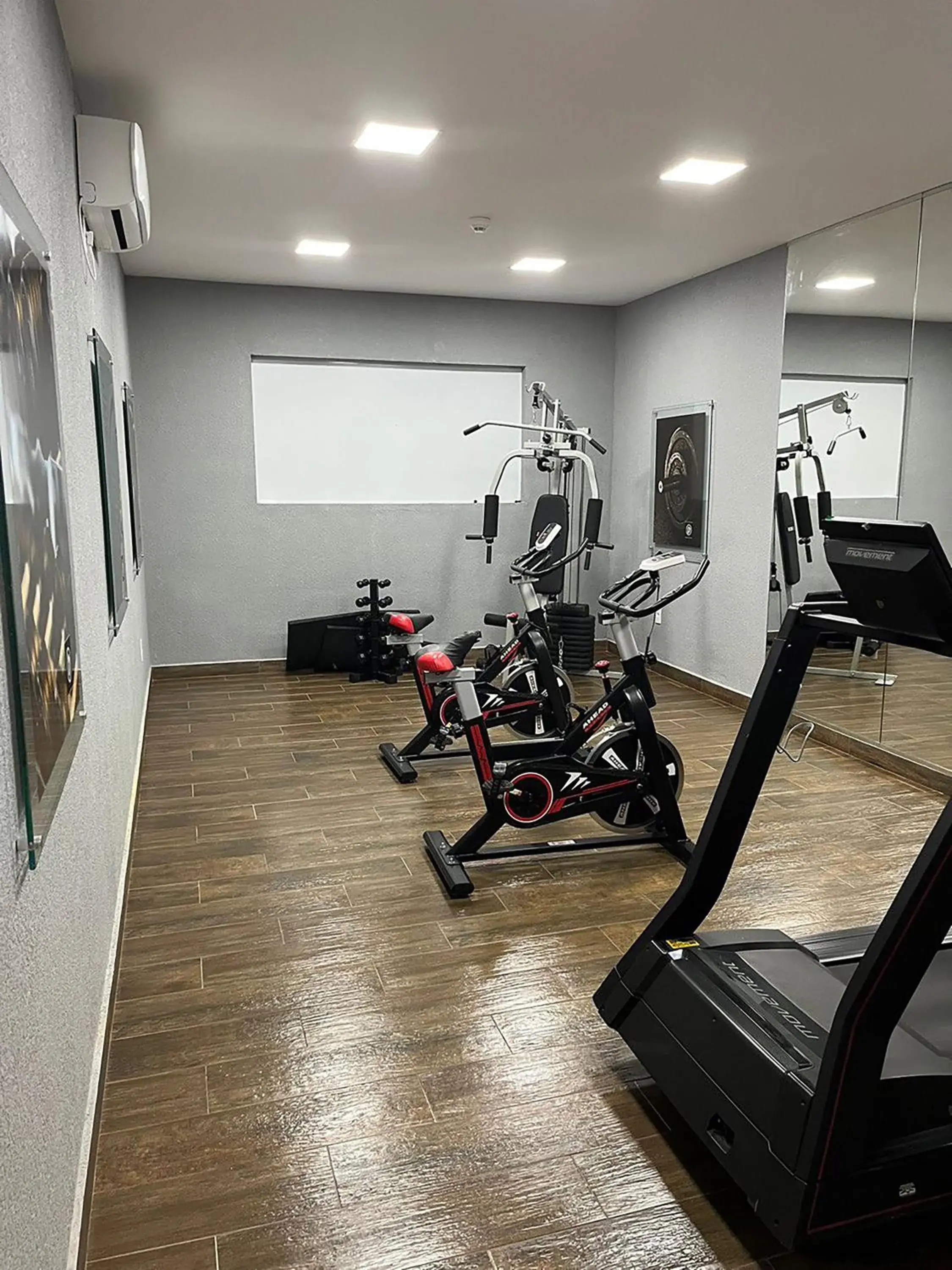 Fitness centre/facilities in eSuites Sorocaba Fitness centre/facilities in eSuites Sorocaba