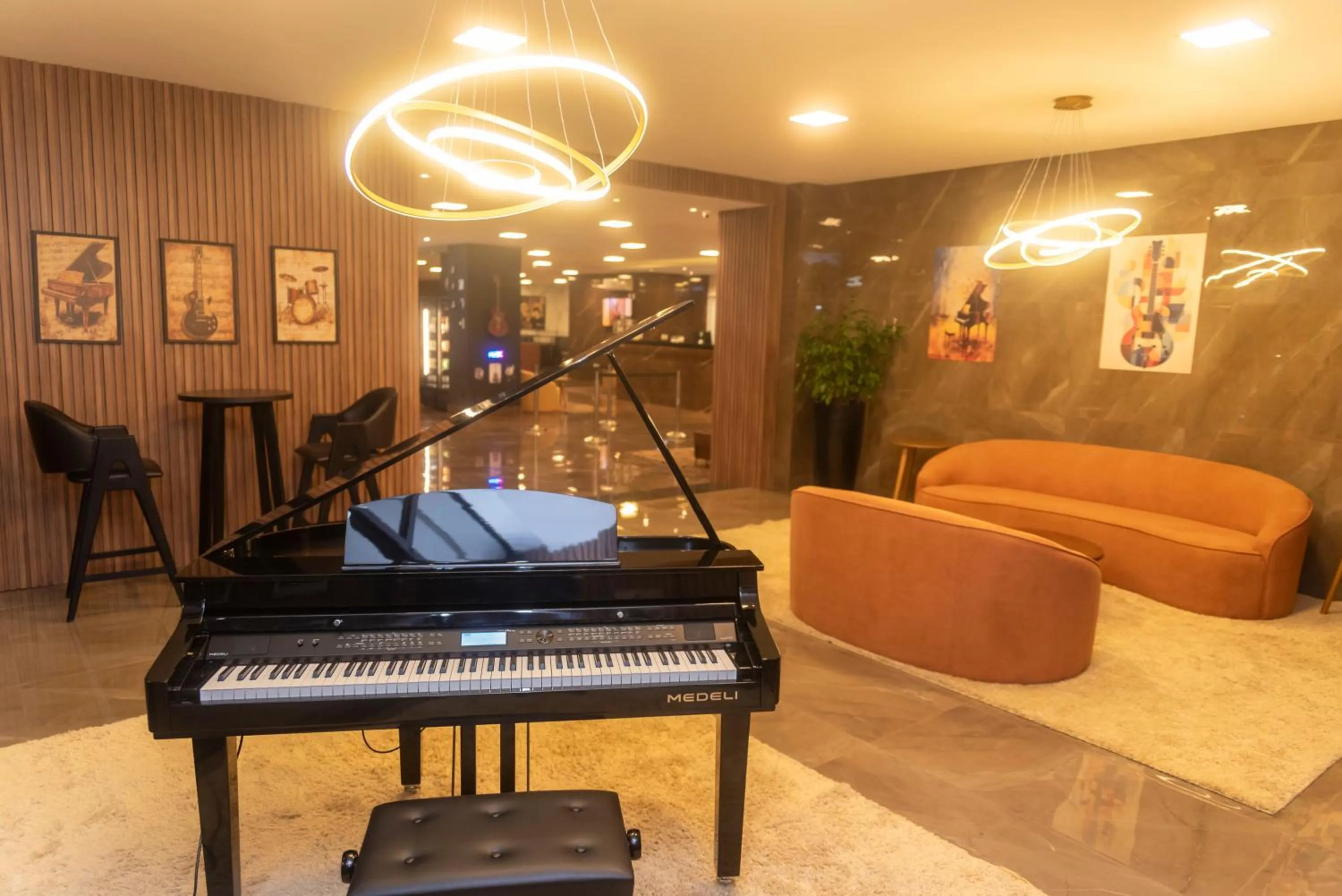 Lounge or bar in eSuites Sorocaba