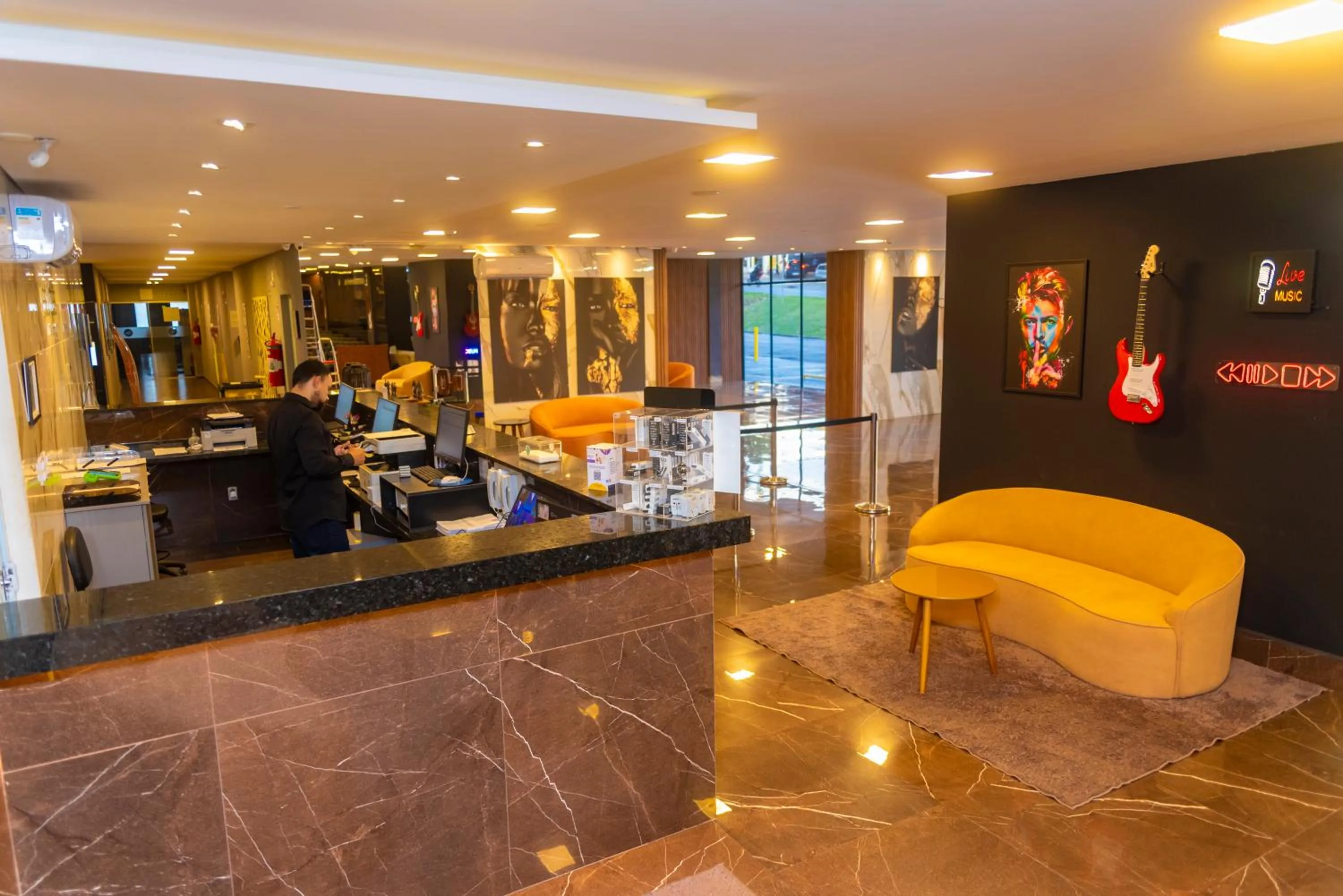 Lobby or reception in eSuites Sorocaba