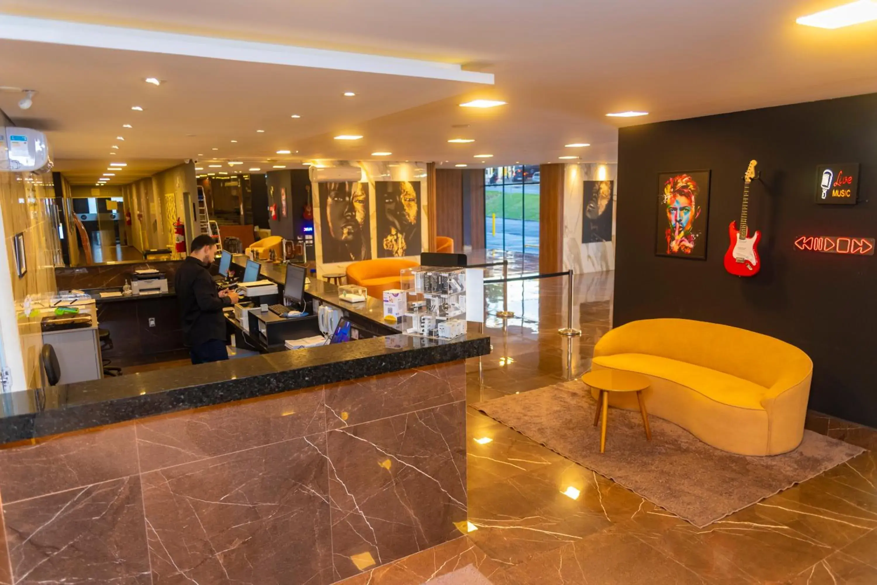Lobby or reception in eSuites Sorocaba Lobby or reception in eSuites Sorocaba