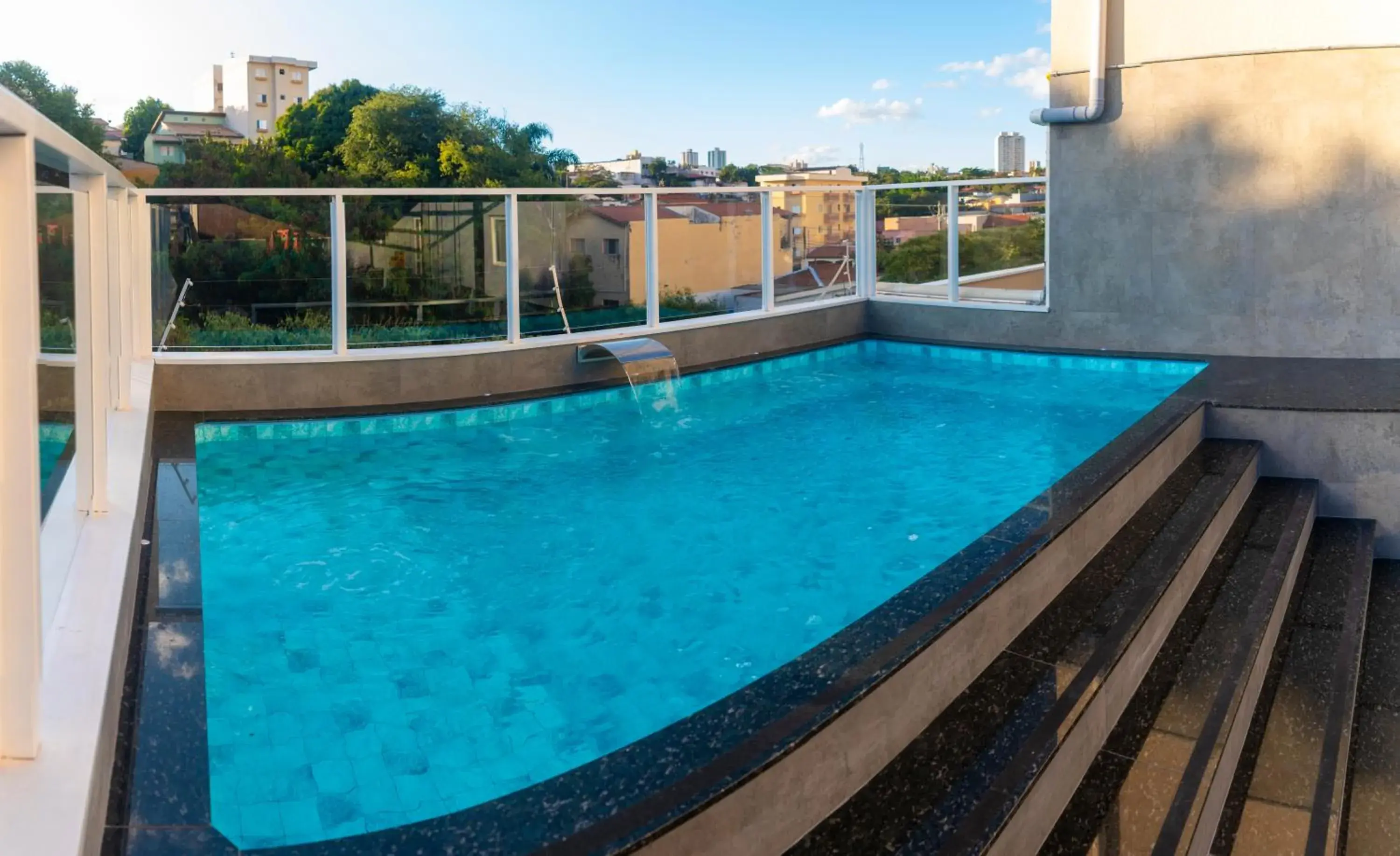 Swimming pool in eSuites Sorocaba Swimming pool in eSuites Sorocaba