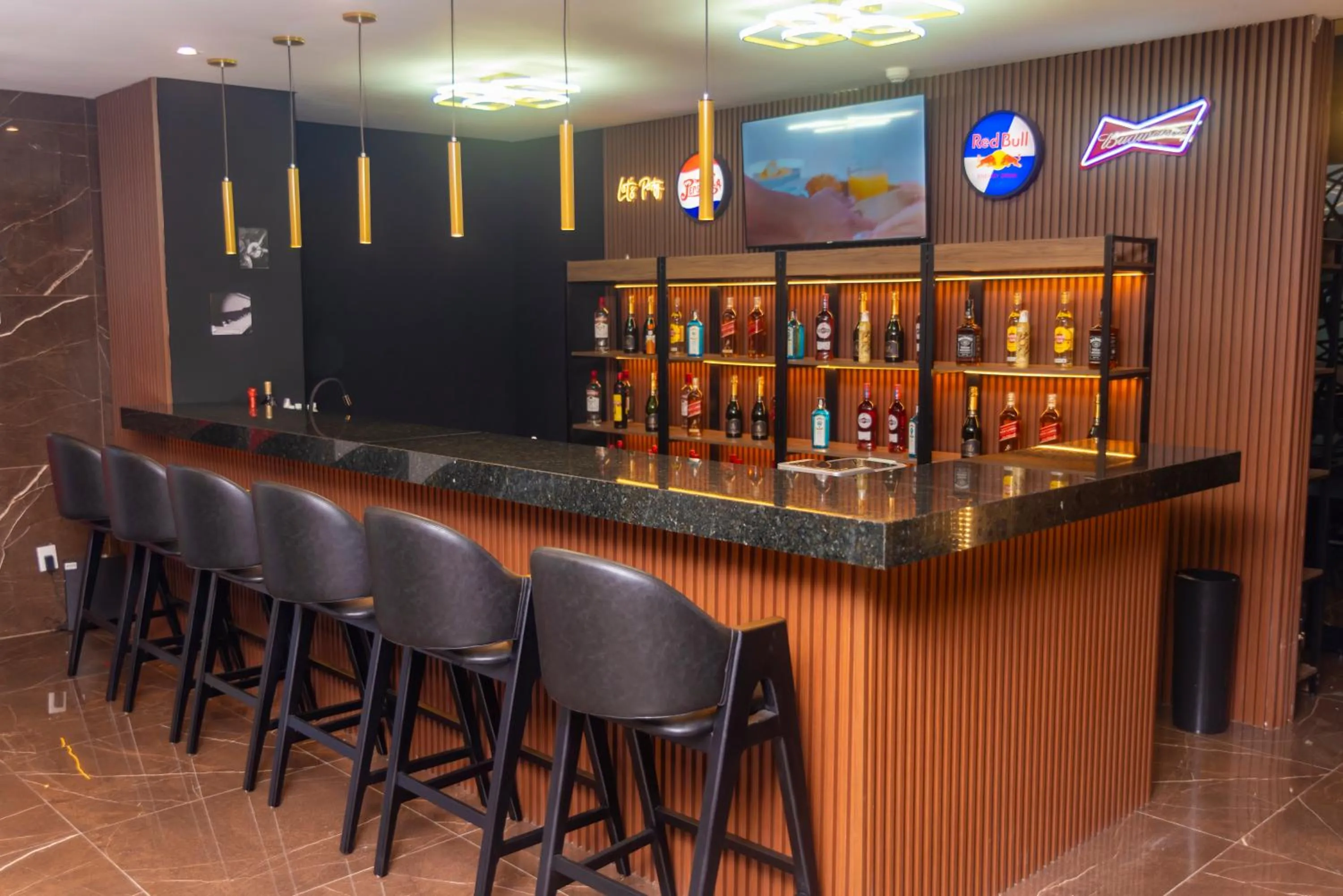 Lounge or bar in eSuites Sorocaba