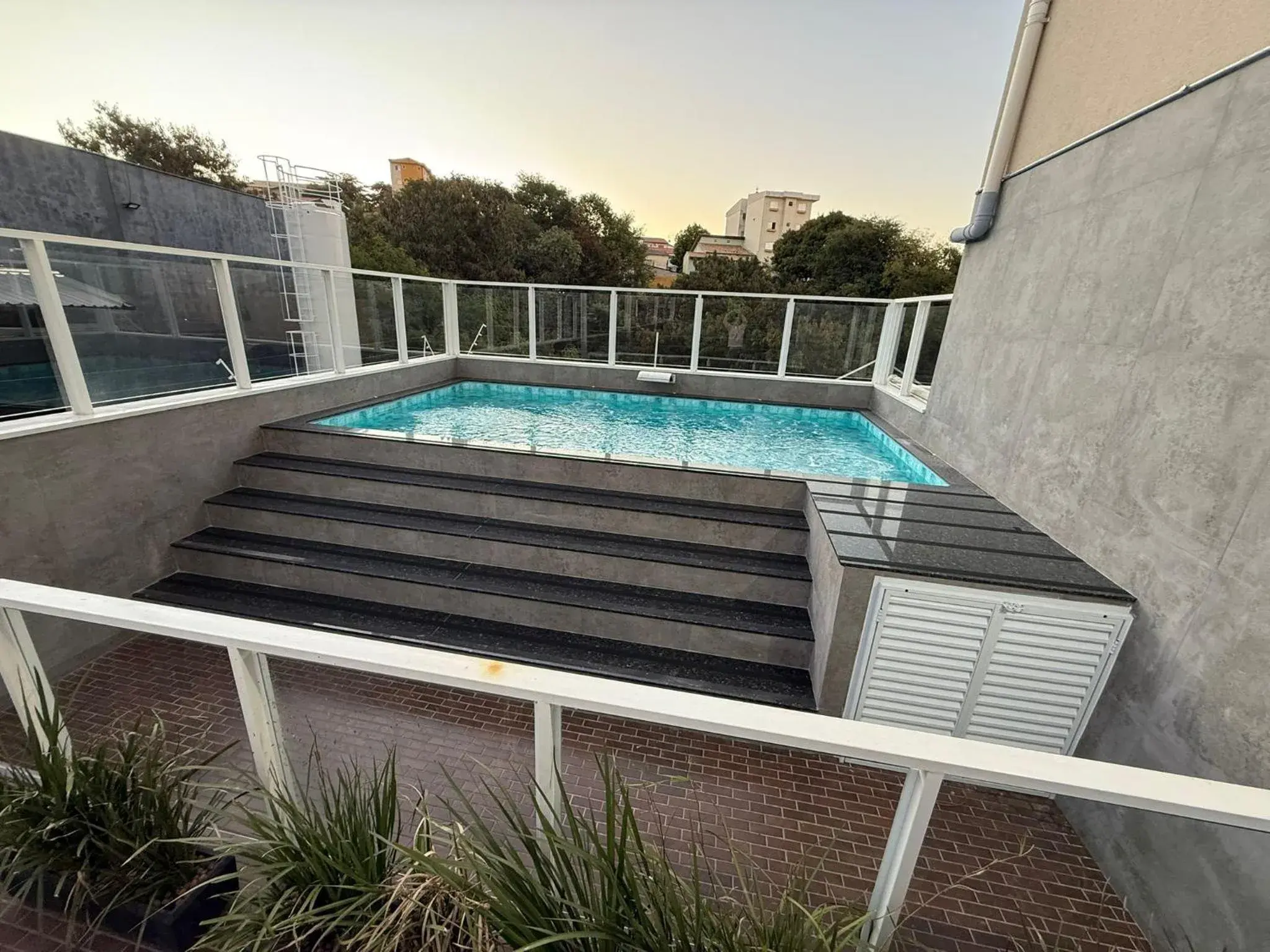 Swimming pool in eSuites Sorocaba Swimming pool in eSuites Sorocaba