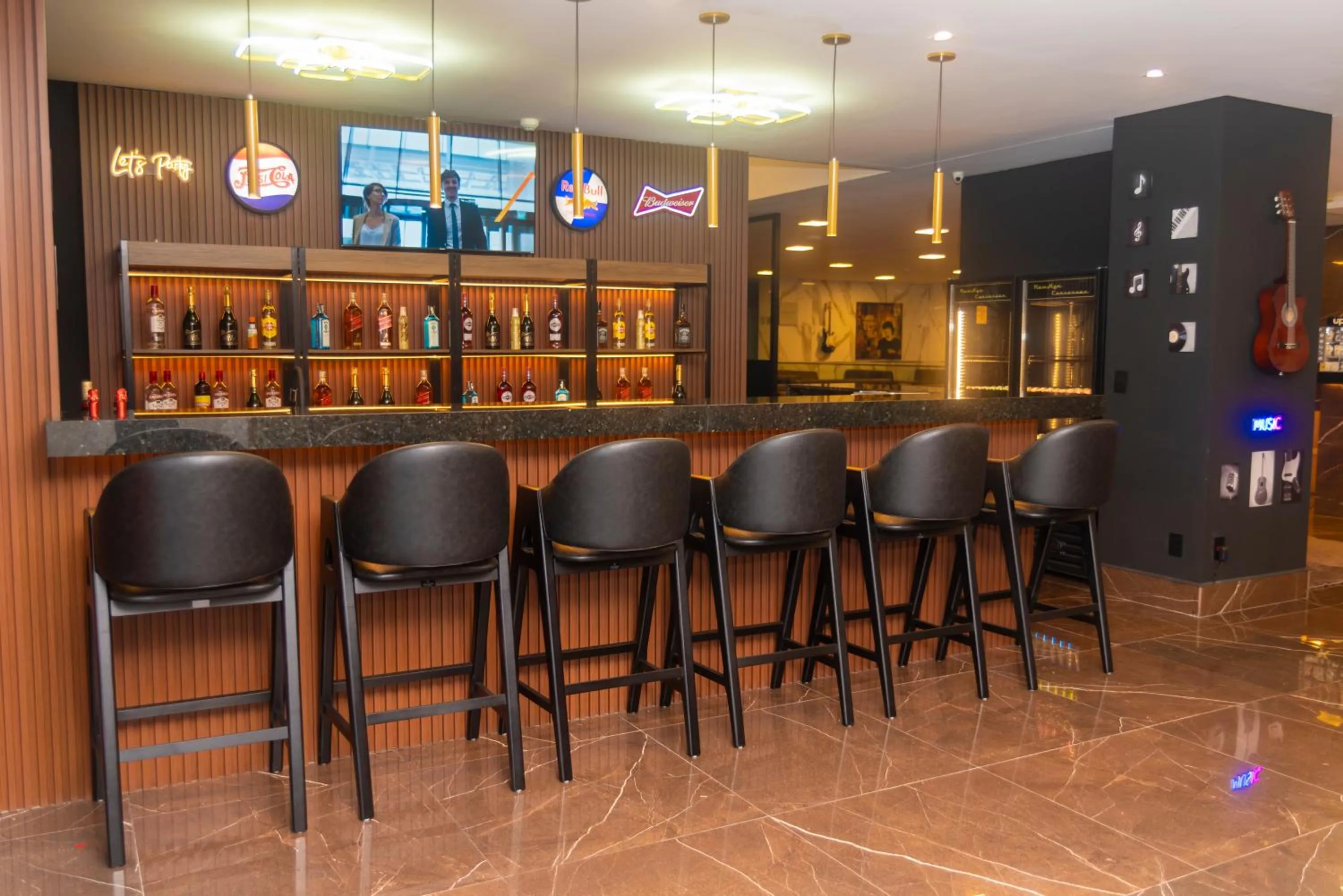 Lounge or bar in eSuites Sorocaba