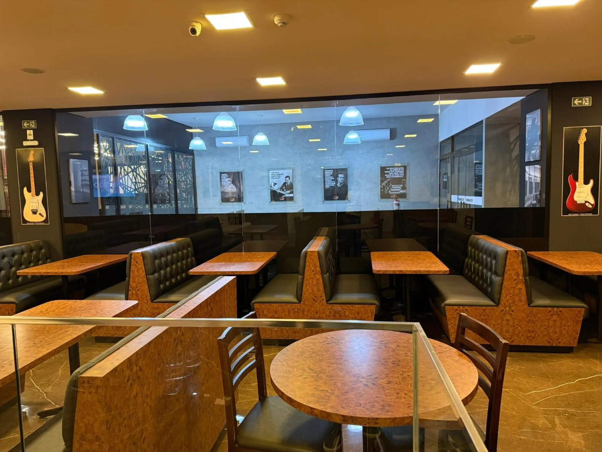 Restaurant/places to eat in eSuites Sorocaba