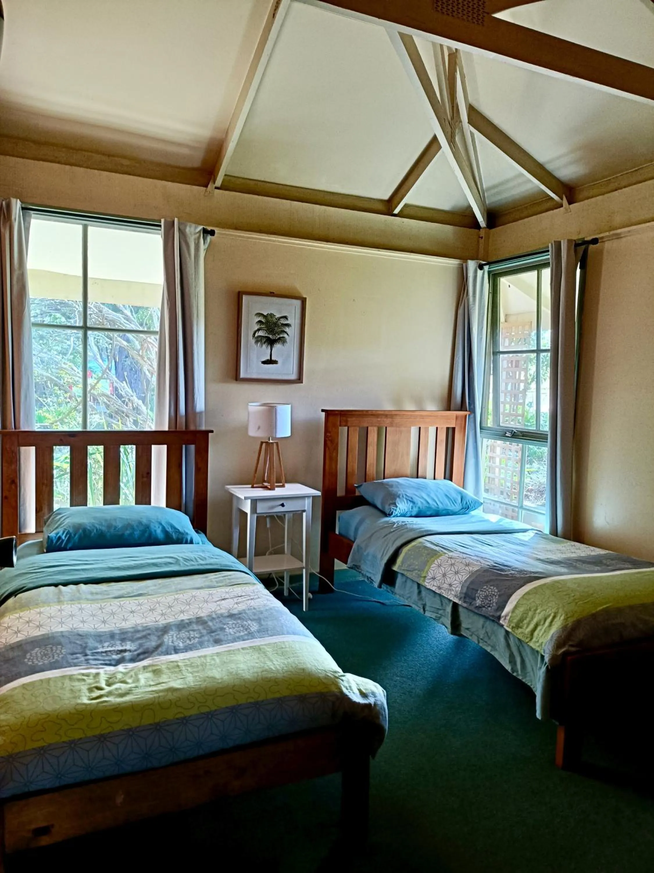Bed in Kalimna Woods Cottages