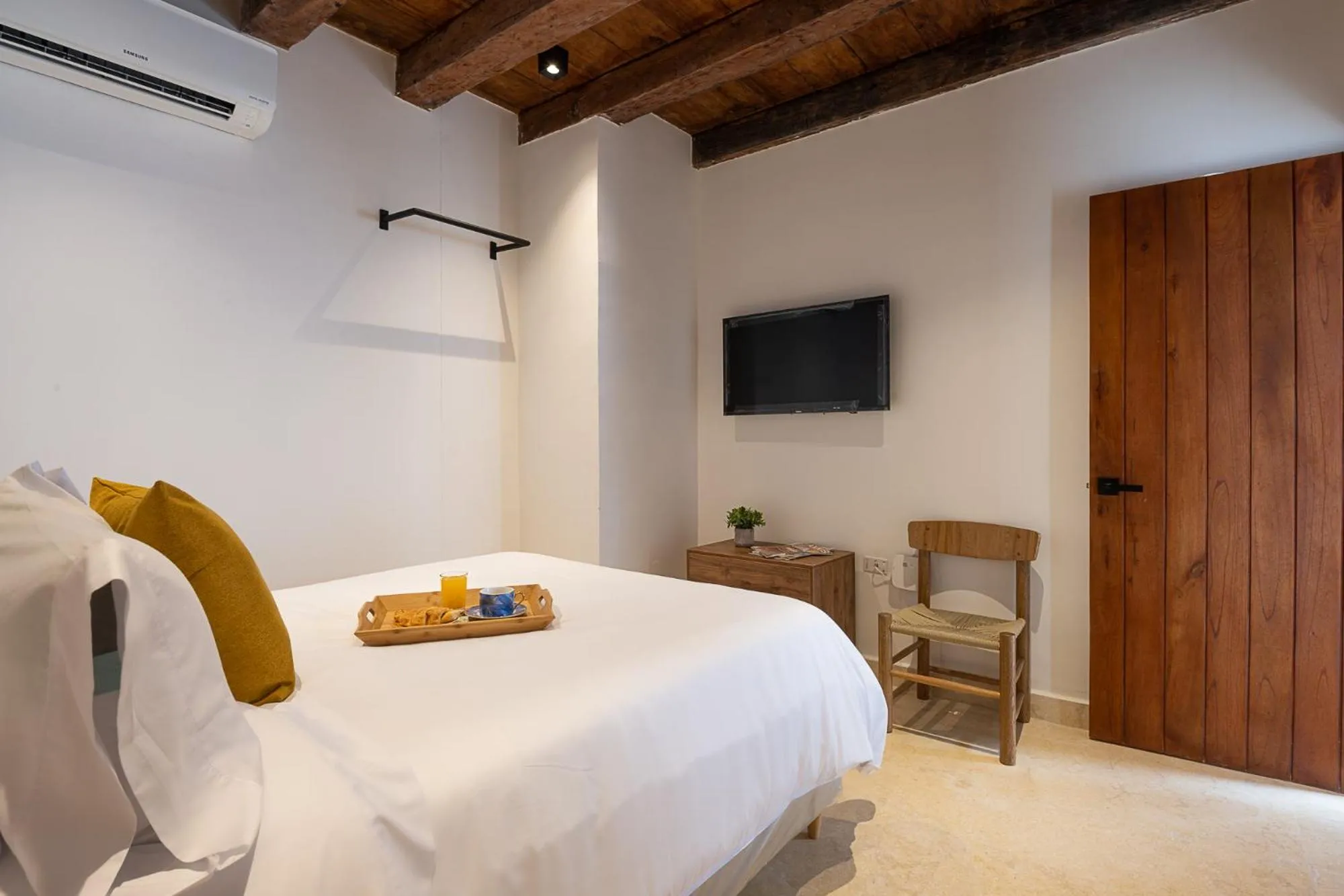 Photo of the whole room, Bed in Hotel Voilá Getsemaní