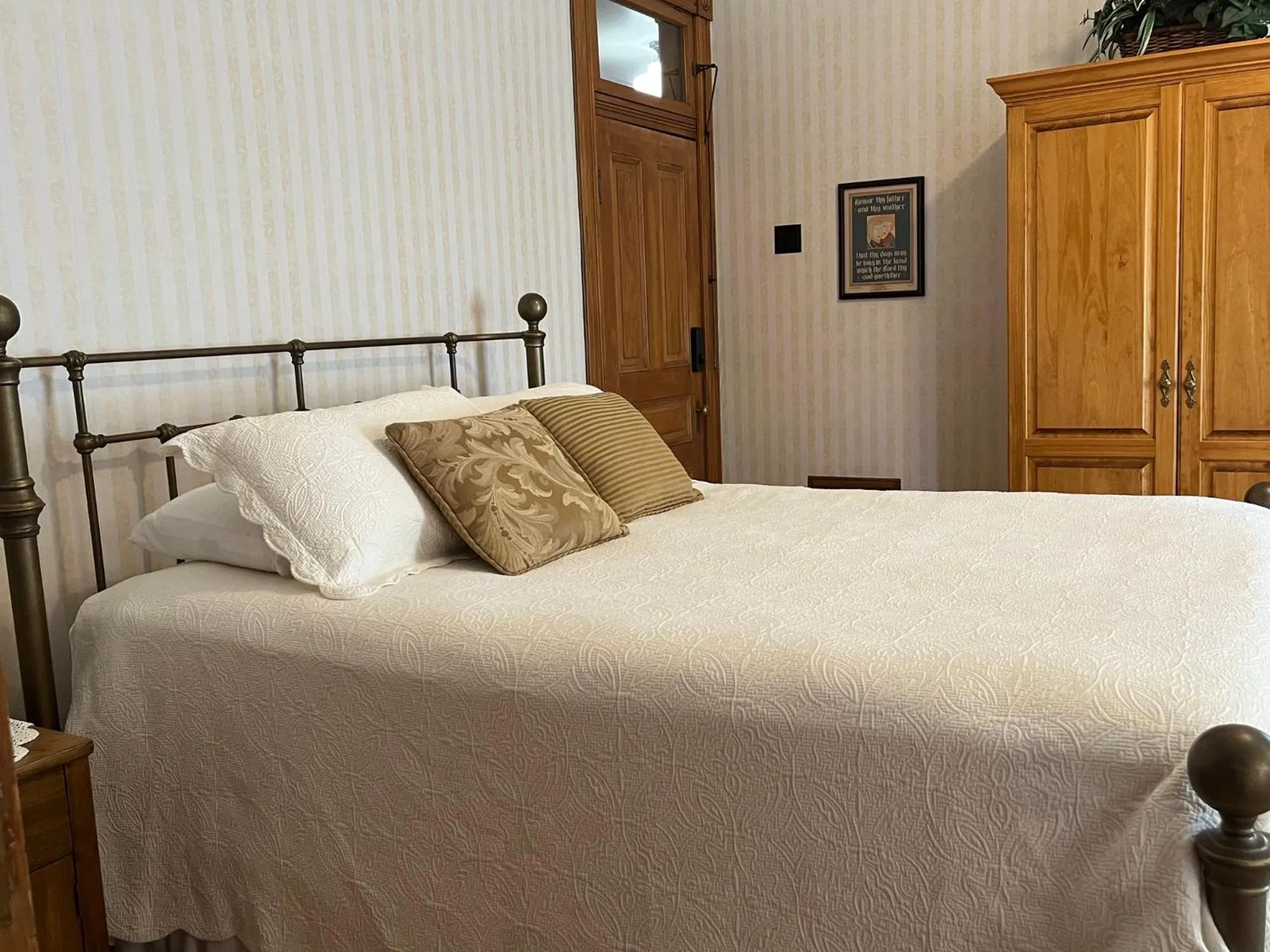 Bedroom, Bed in Gable House Bed and Breakfast Inn